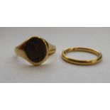 An 18ct gold wedding ring;