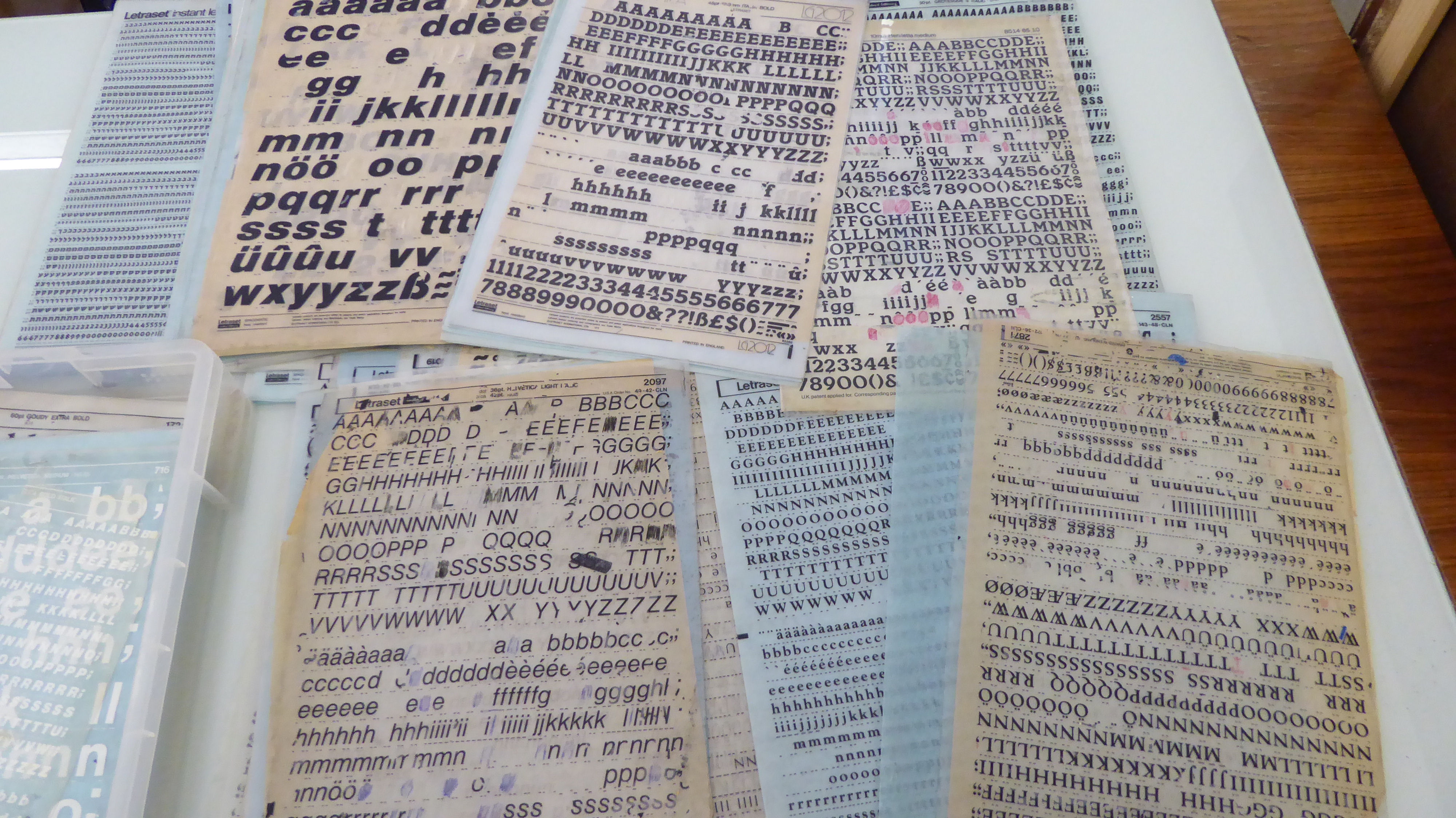 An uncollated collection of Letraset transfers, comprising Arabic numerals and alphabet letters, - Image 3 of 4