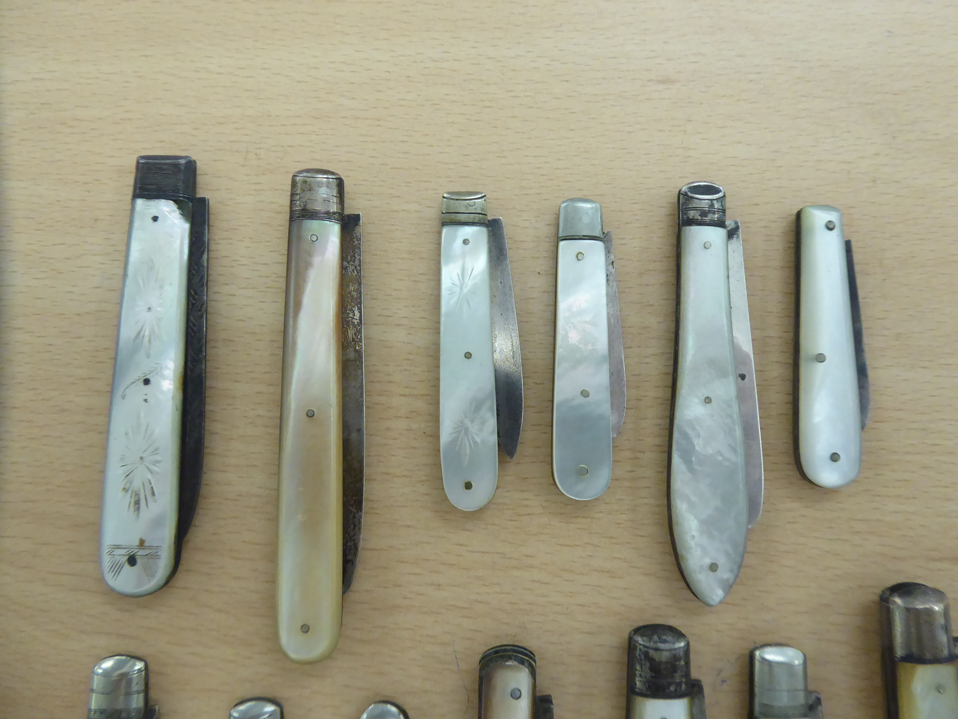 Seventeen similar 19th & 20thC folding fruit knives with mother-of-pearl handles and silver blades - Image 6 of 9