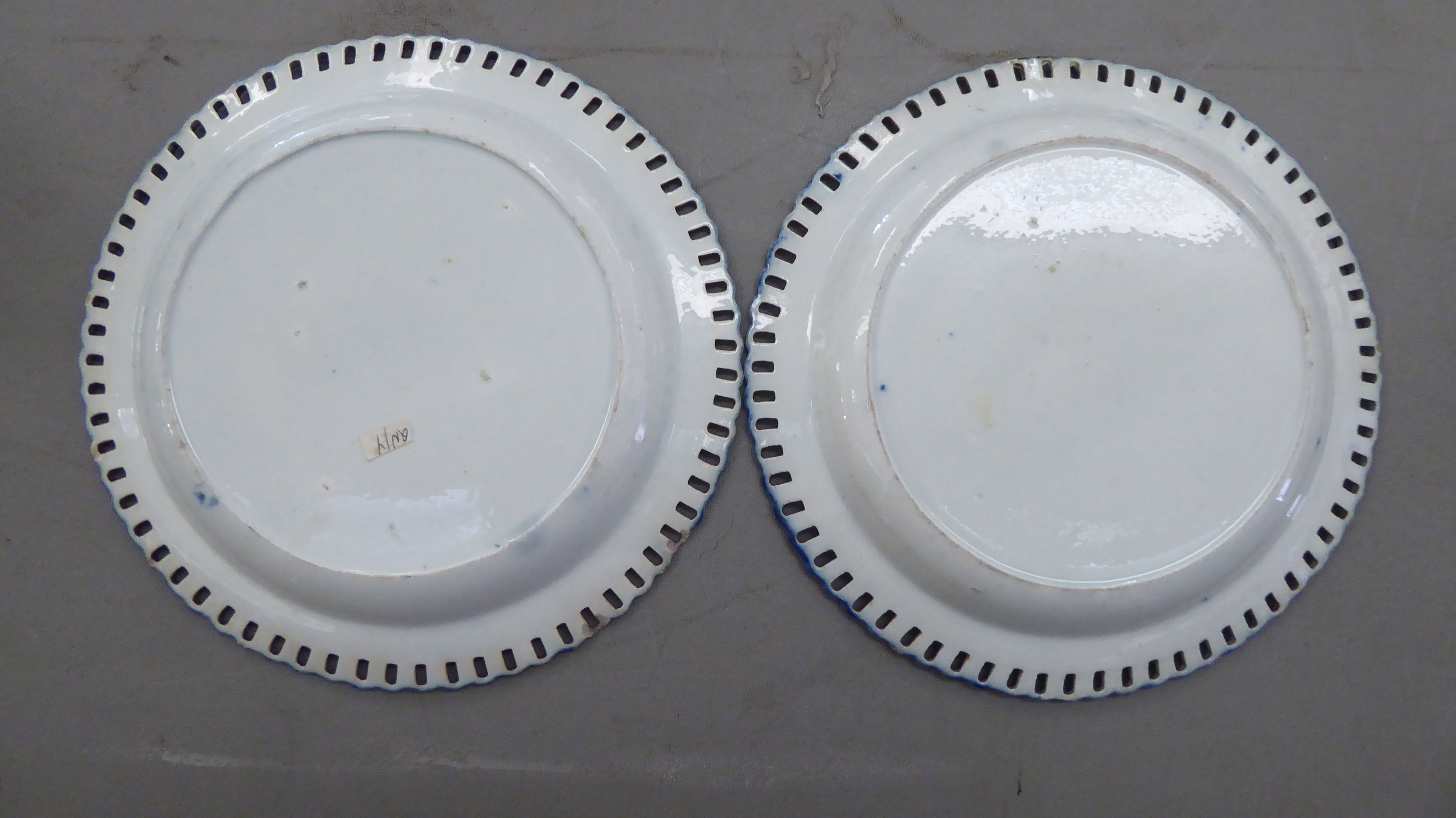 A pair of early 19thC pearlware ribbon plates, - Image 2 of 2