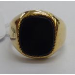 A 9ct gold signet ring,