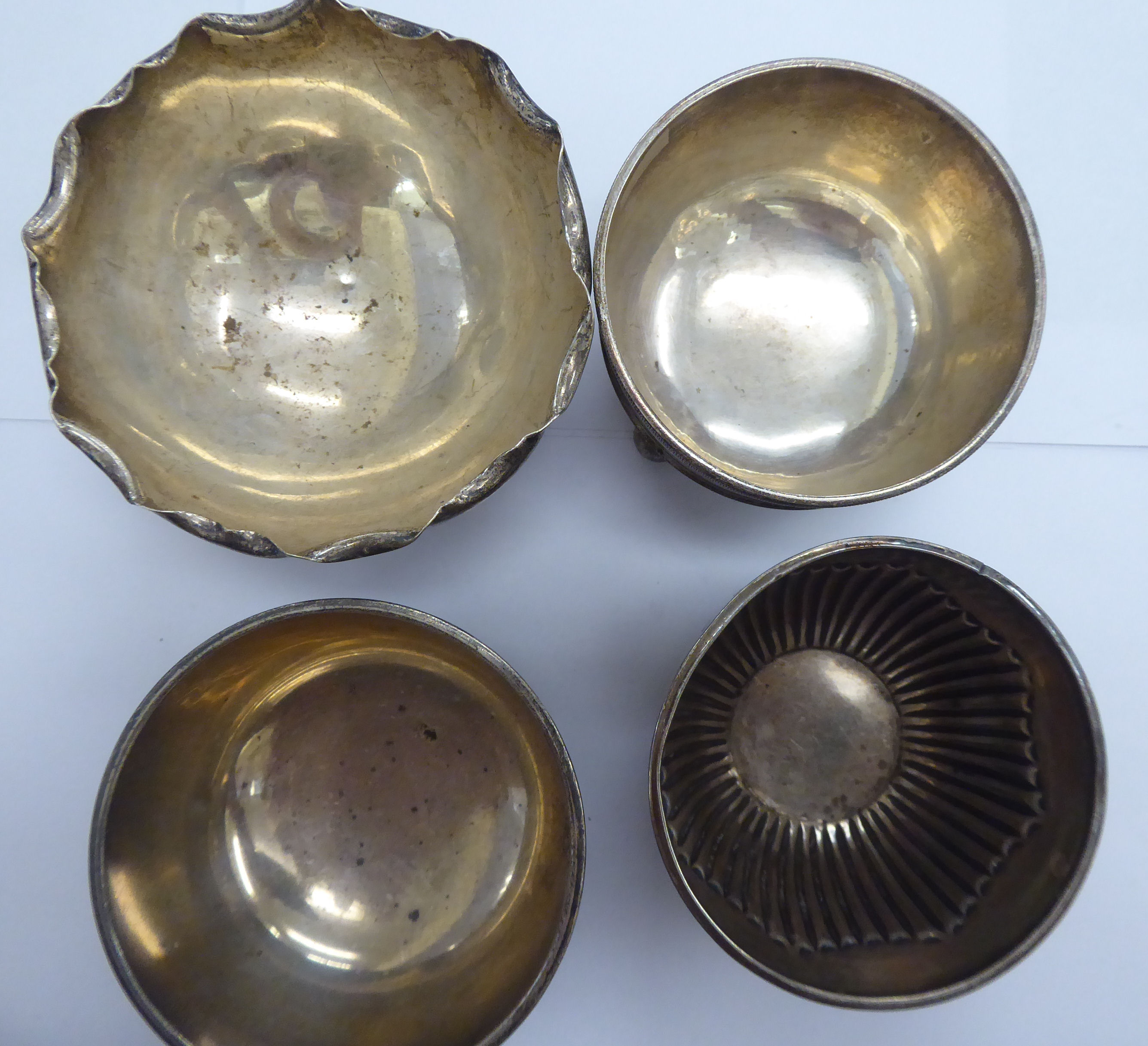 Four small silver bowls, viz. one demi-reeded 3.25''dia; another plain, footed 3. - Image 4 of 4