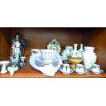 Oriental collectables: to include a late 18thC Chinese Export porcelain tea bowl,