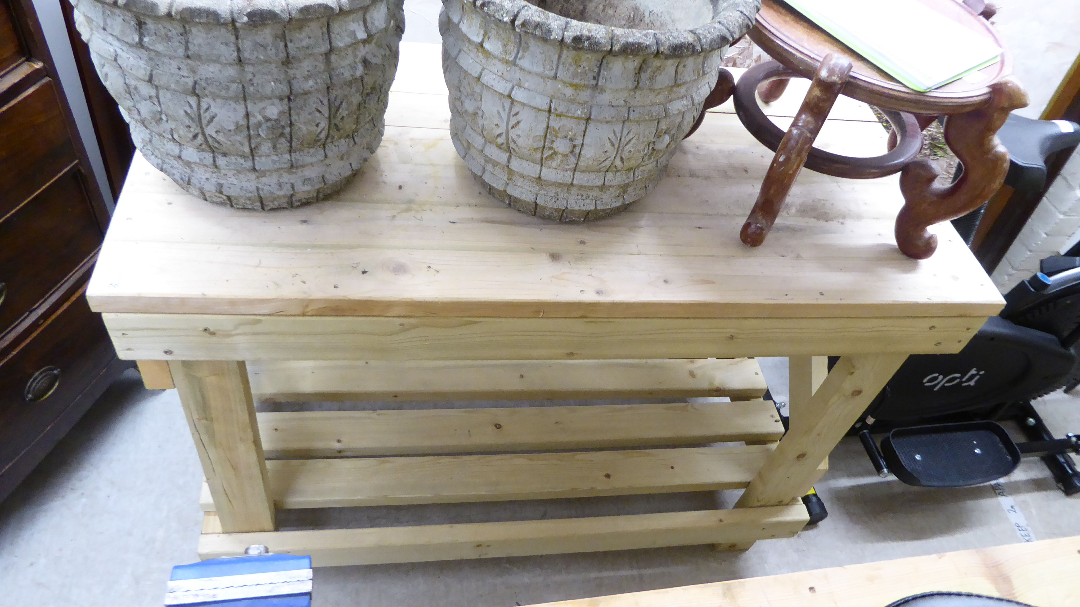 A modern pine two tier workbench of planked and slatted construction, - Image 3 of 6