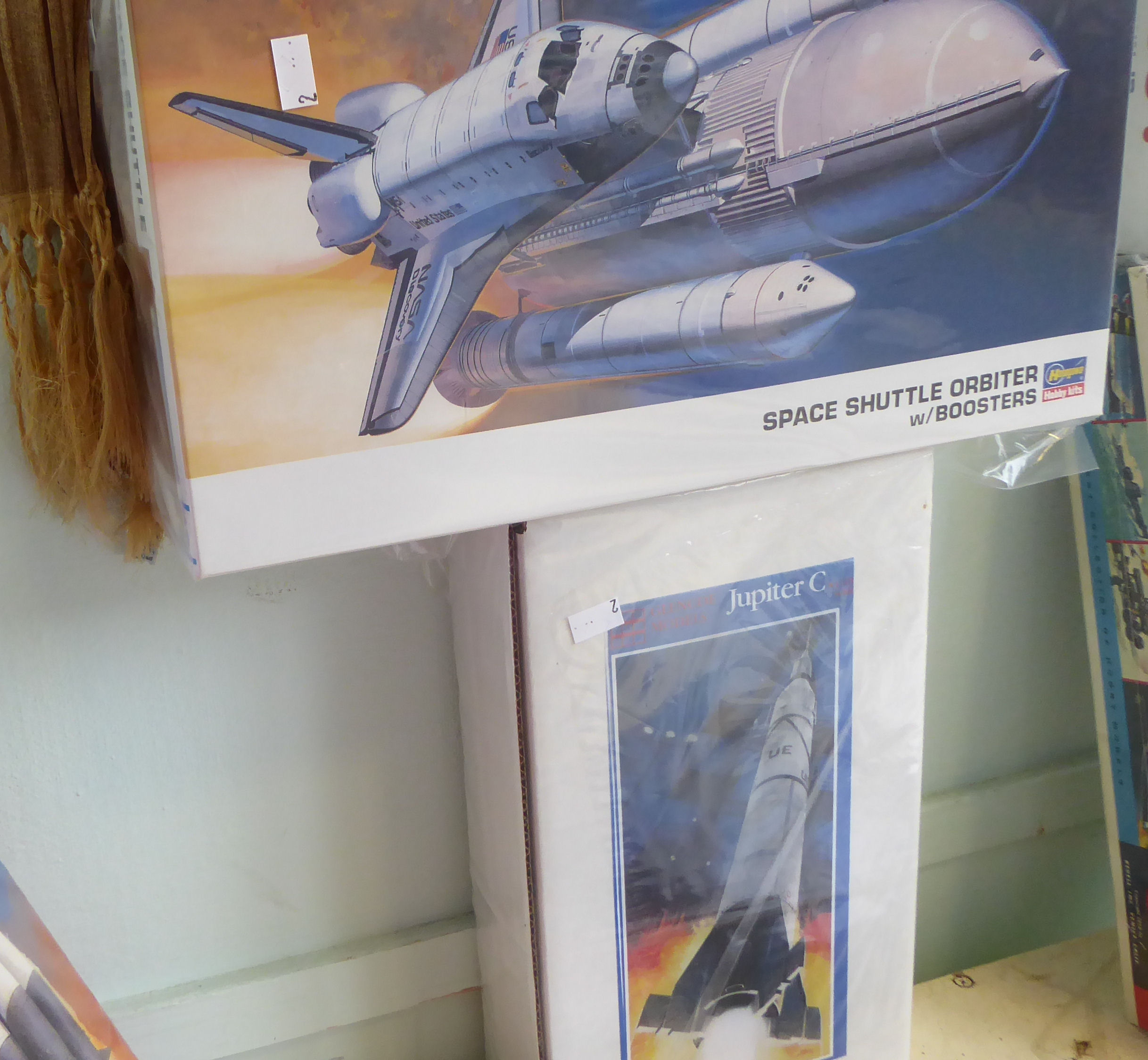 Model kits relating to space travel: to include an Airfix Vostok 1 boxed (completeness not - Image 5 of 6