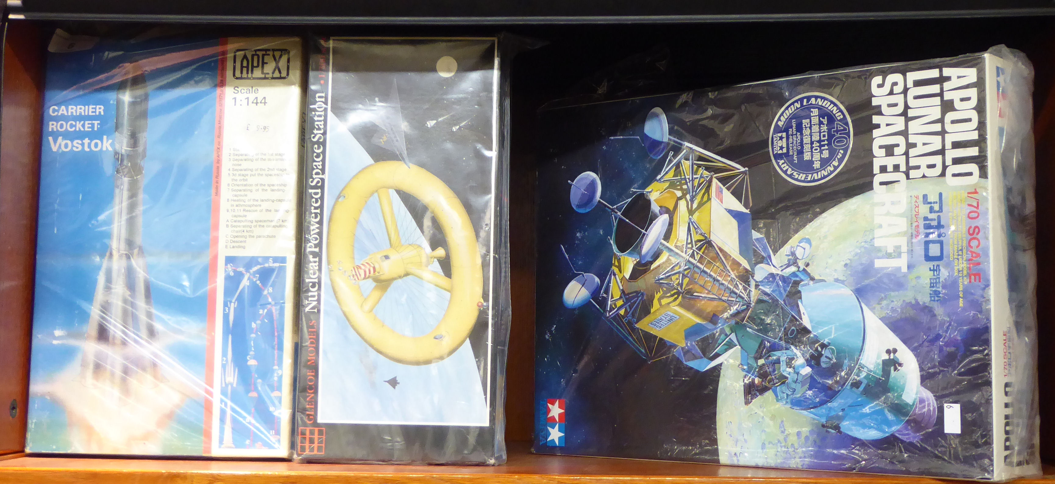 Model kits relating to space travel: to include a Tamiya Apollo Lunar spacecraft boxed - Image 2 of 2
