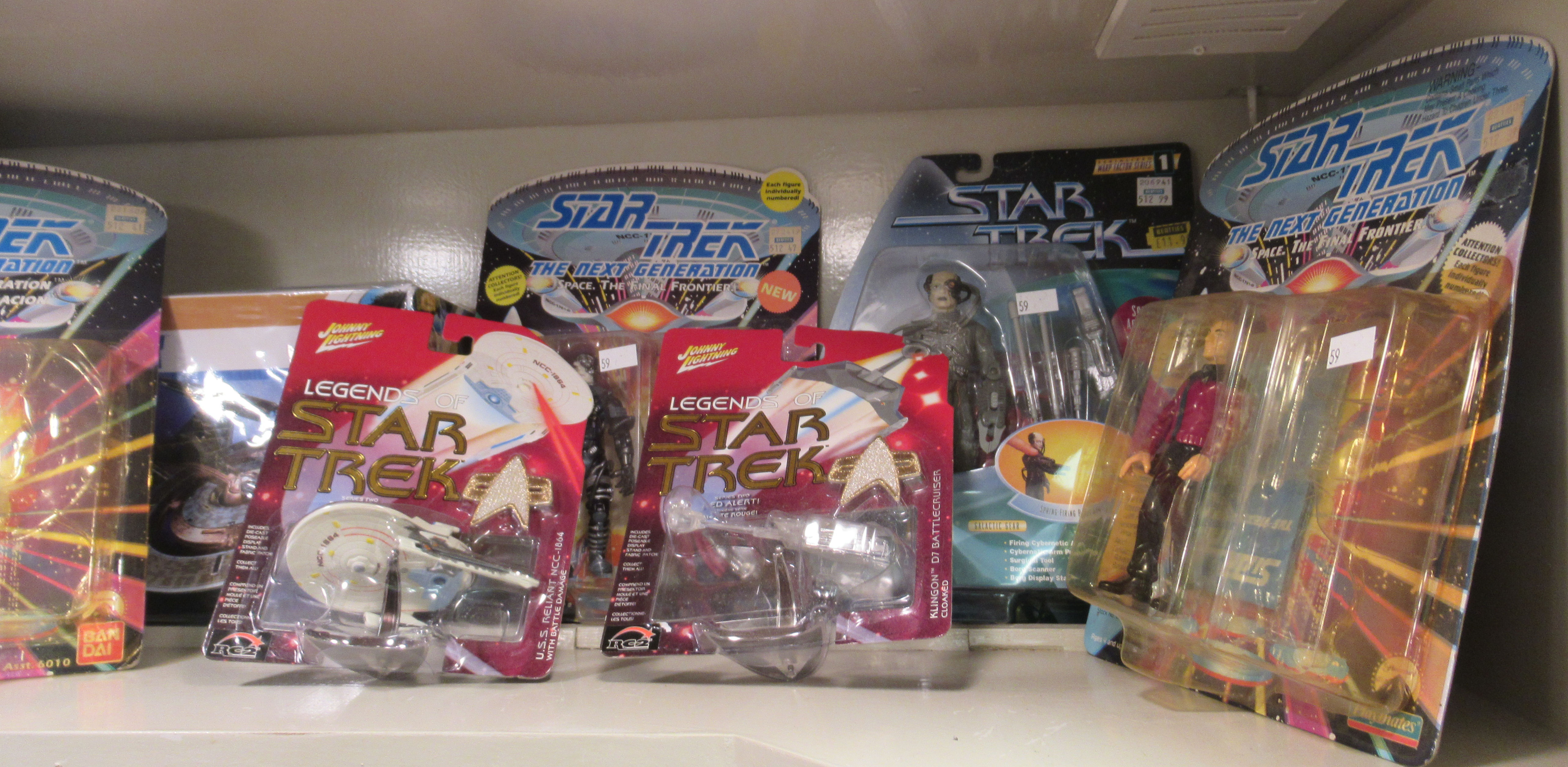 Star Trek related collectables: to include a Legends Klingon Battle Cruiser boxed (completeness - Image 5 of 5