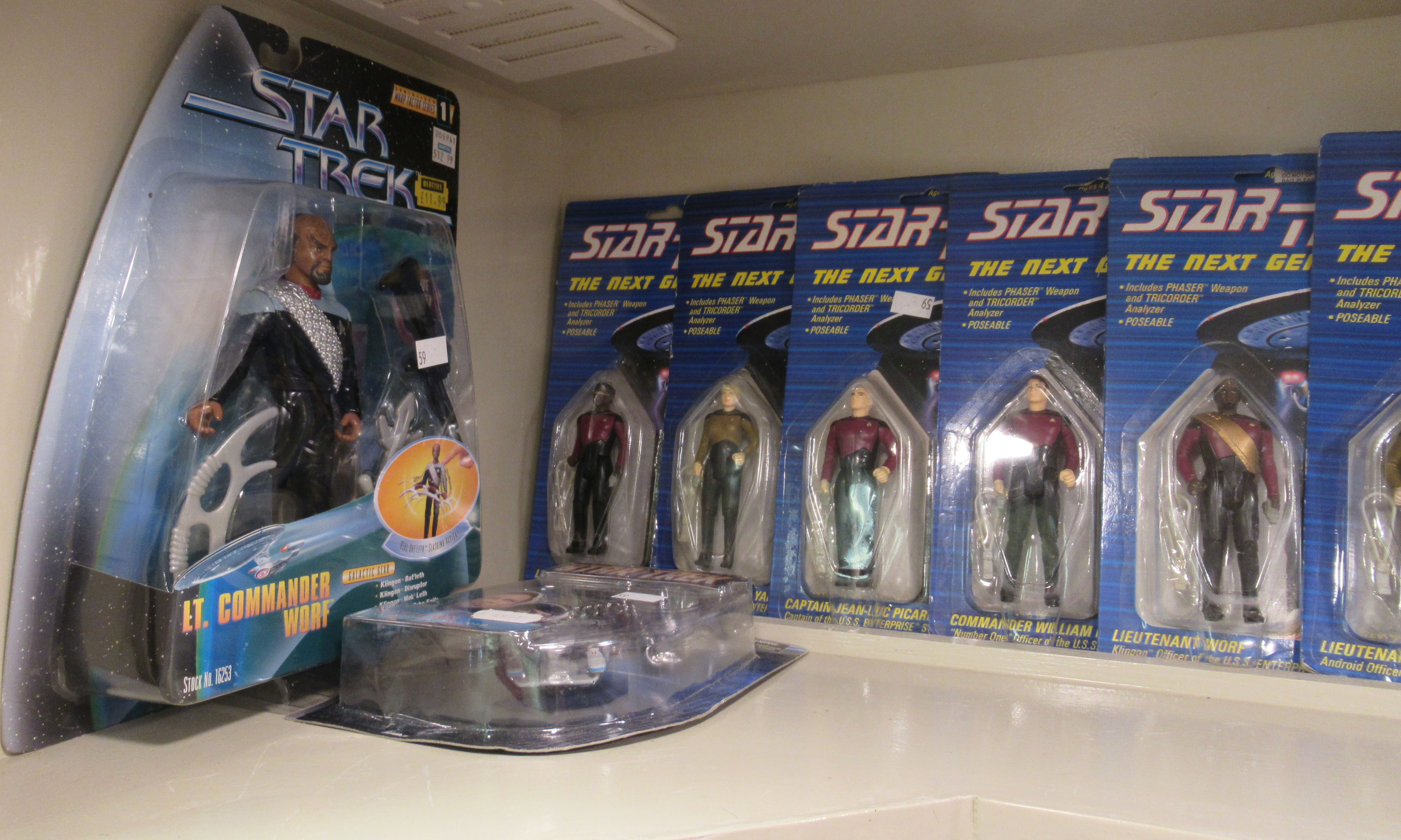 Star Trek related collectables: to include a Legends Klingon Battle Cruiser boxed (completeness - Image 2 of 5
