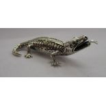A Sterling silver miniature lizard ornament 11