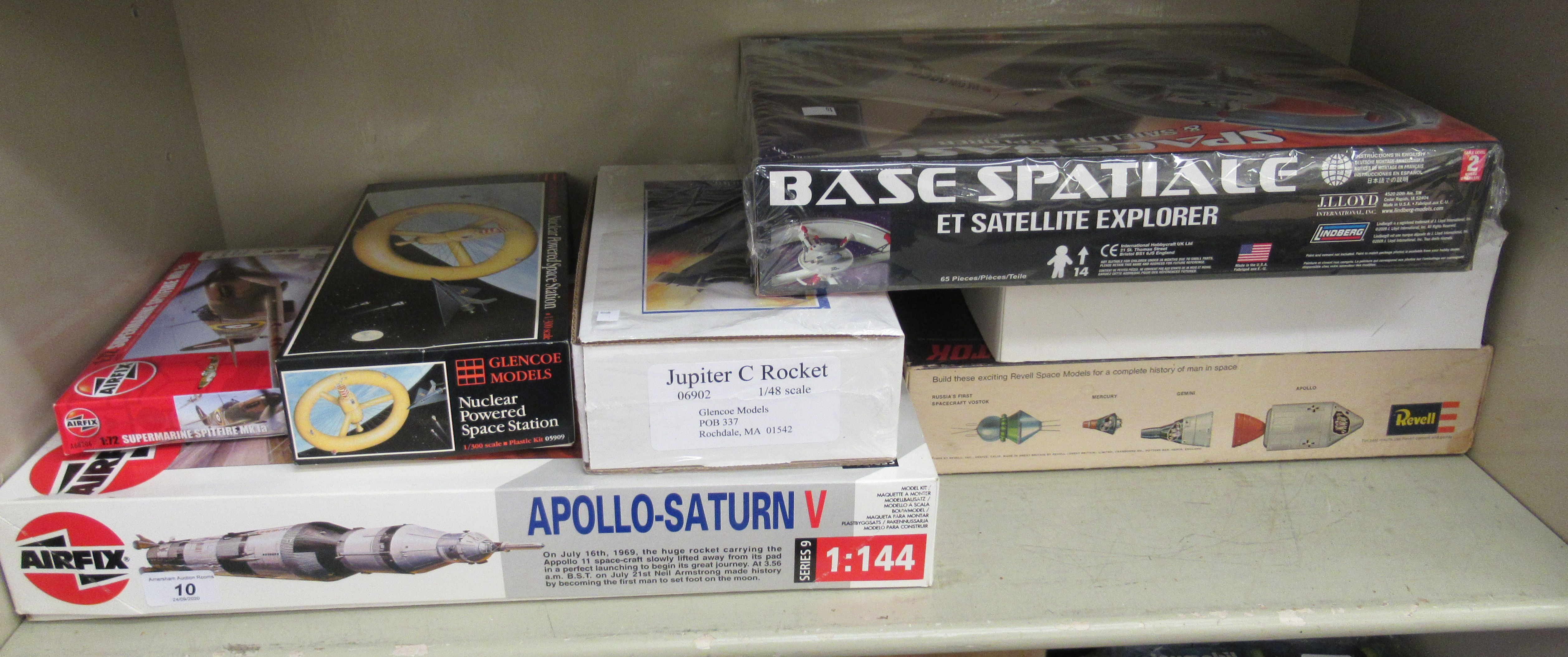 Model kits relating to space travel: to include an Airfix Apollo Saturn V boxed (completeness not