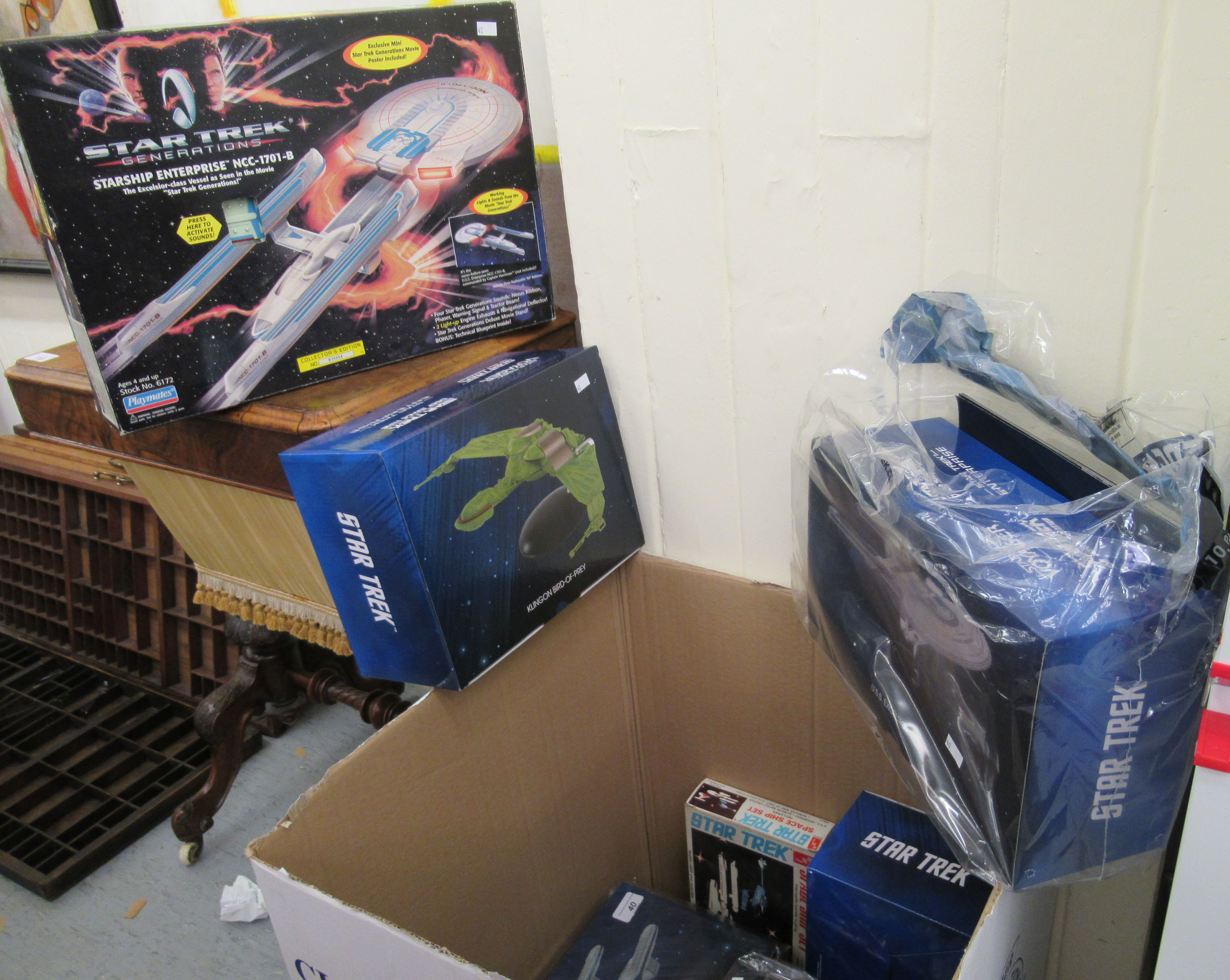 Star Trek related collectables: to include an AMT USS Enterprise boxed (completeness not