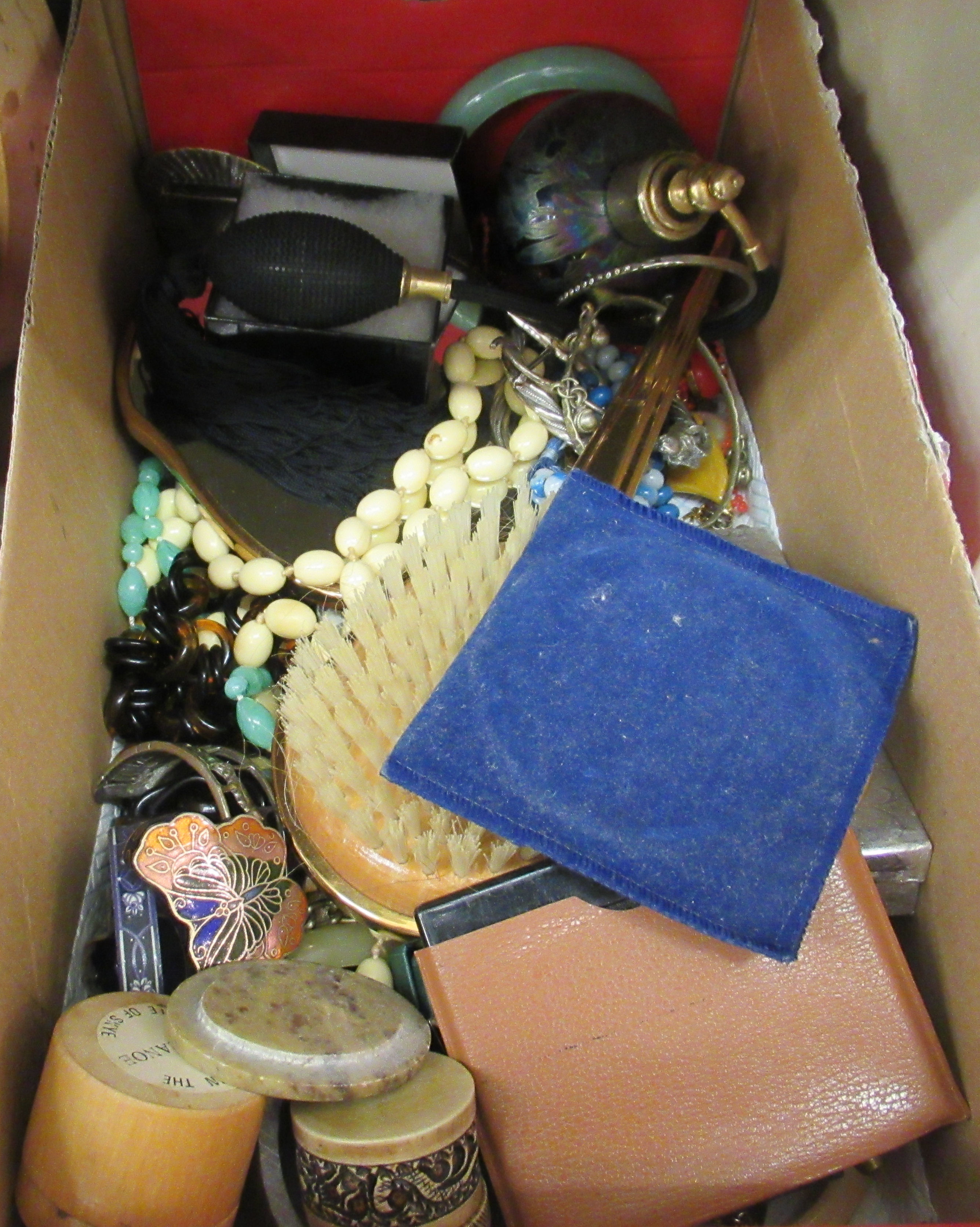 Items of personal ornament and collectables: to include bead necklaces and dressing table items - Image 4 of 5