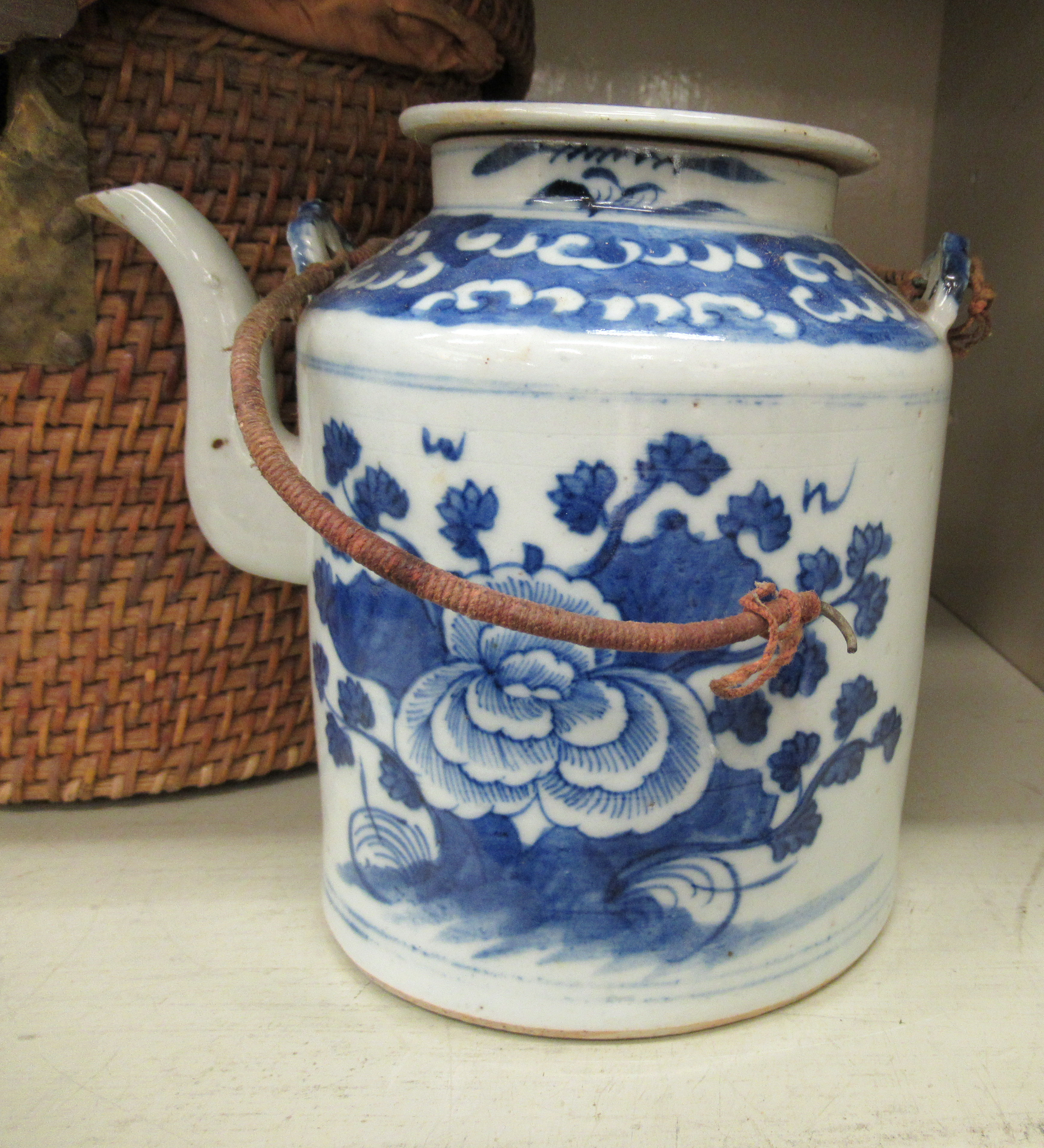 An early 20thC Chinese porcelain teapot of cylindrical form with a cover, set in an upholstered, - Image 2 of 5