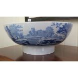 An early 19thC pearlware bowl, decorated in blue and white with a country estate scene 5.