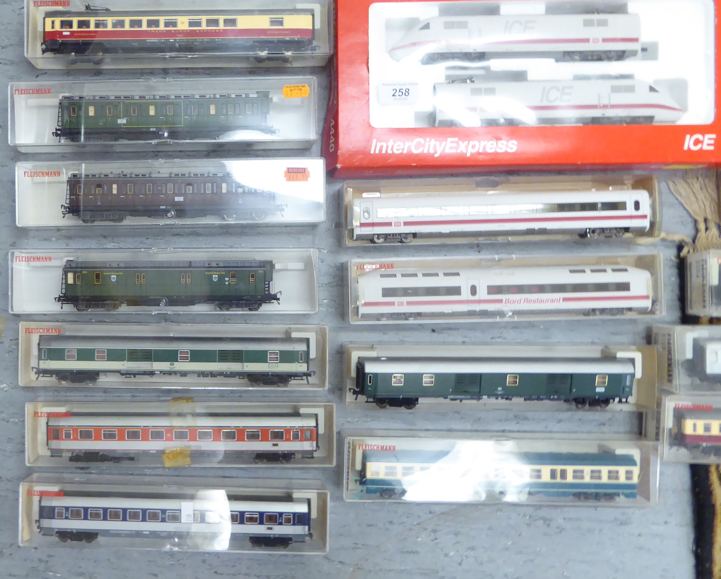 Fleischmann HO gauge model railway accessories: to include an Intercity Express and various coaches - Image 2 of 8