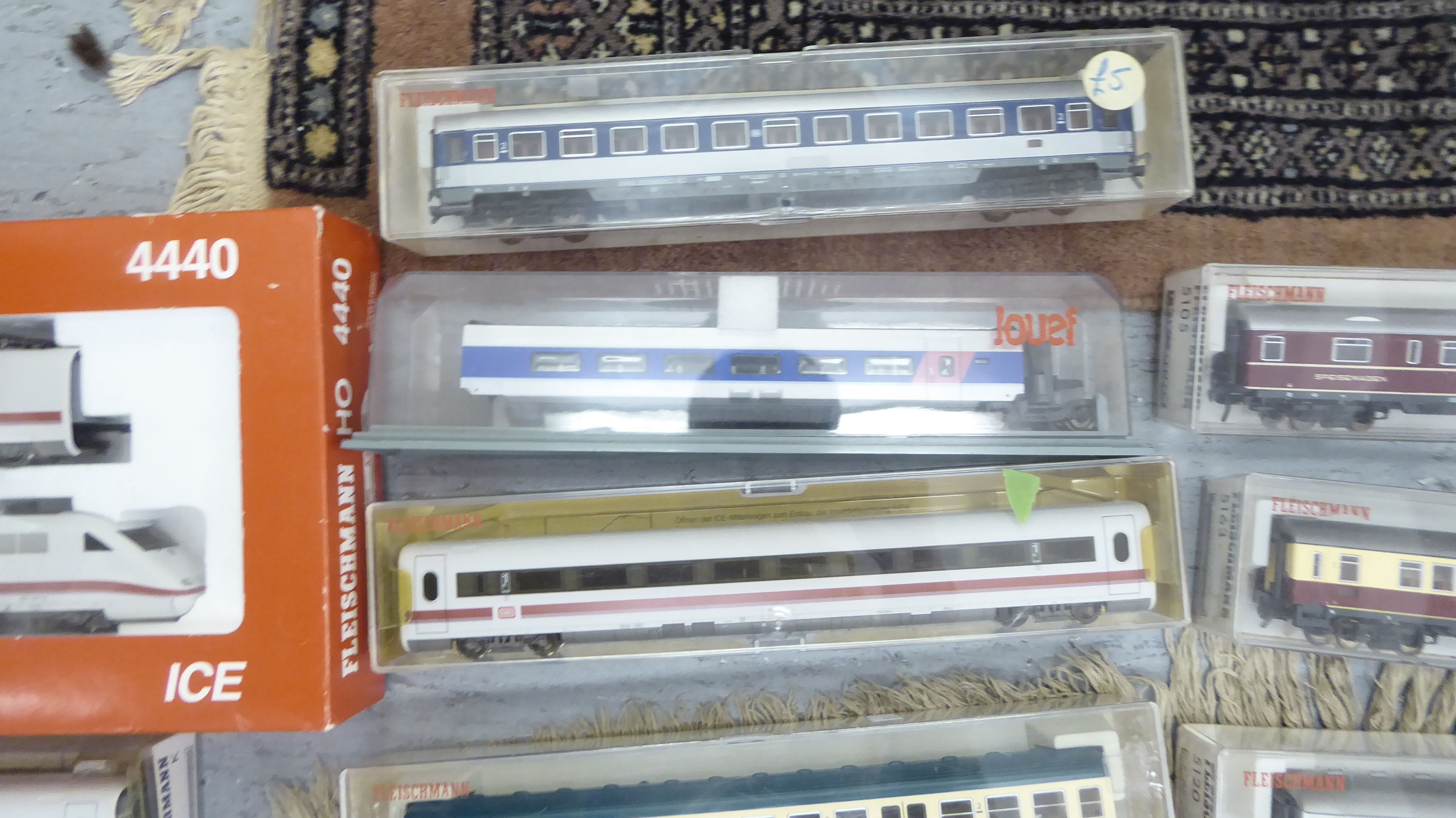 Fleischmann HO gauge model railway accessories: to include an Intercity Express and various coaches - Image 6 of 8