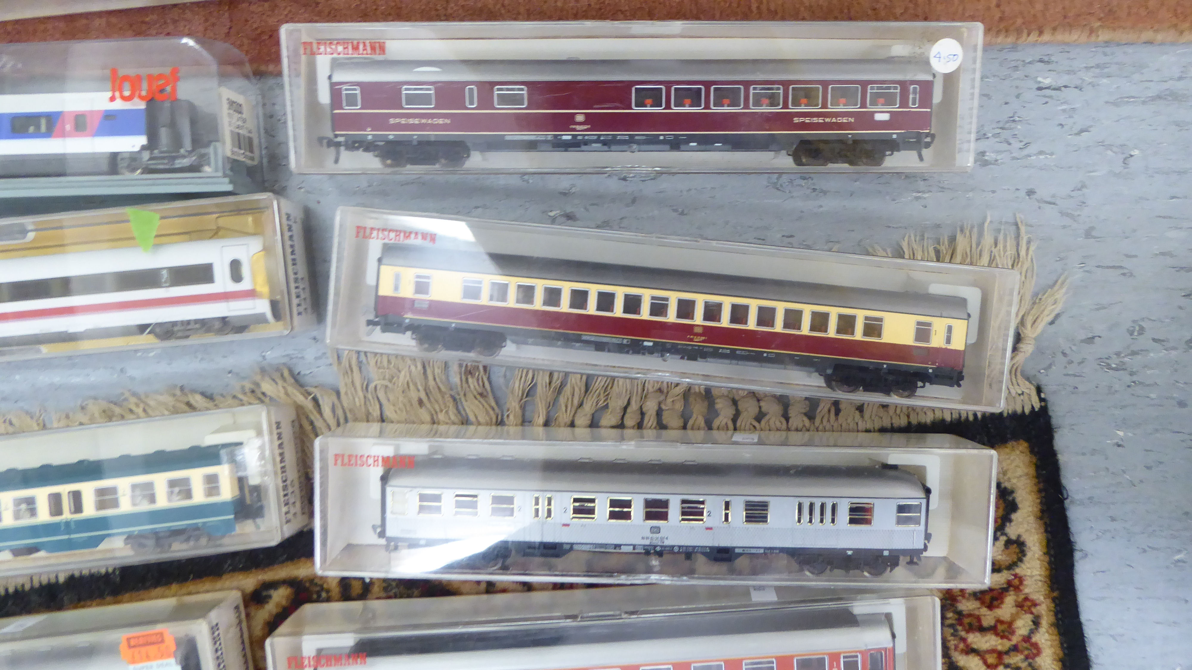 Fleischmann HO gauge model railway accessories: to include an Intercity Express and various coaches - Image 8 of 8