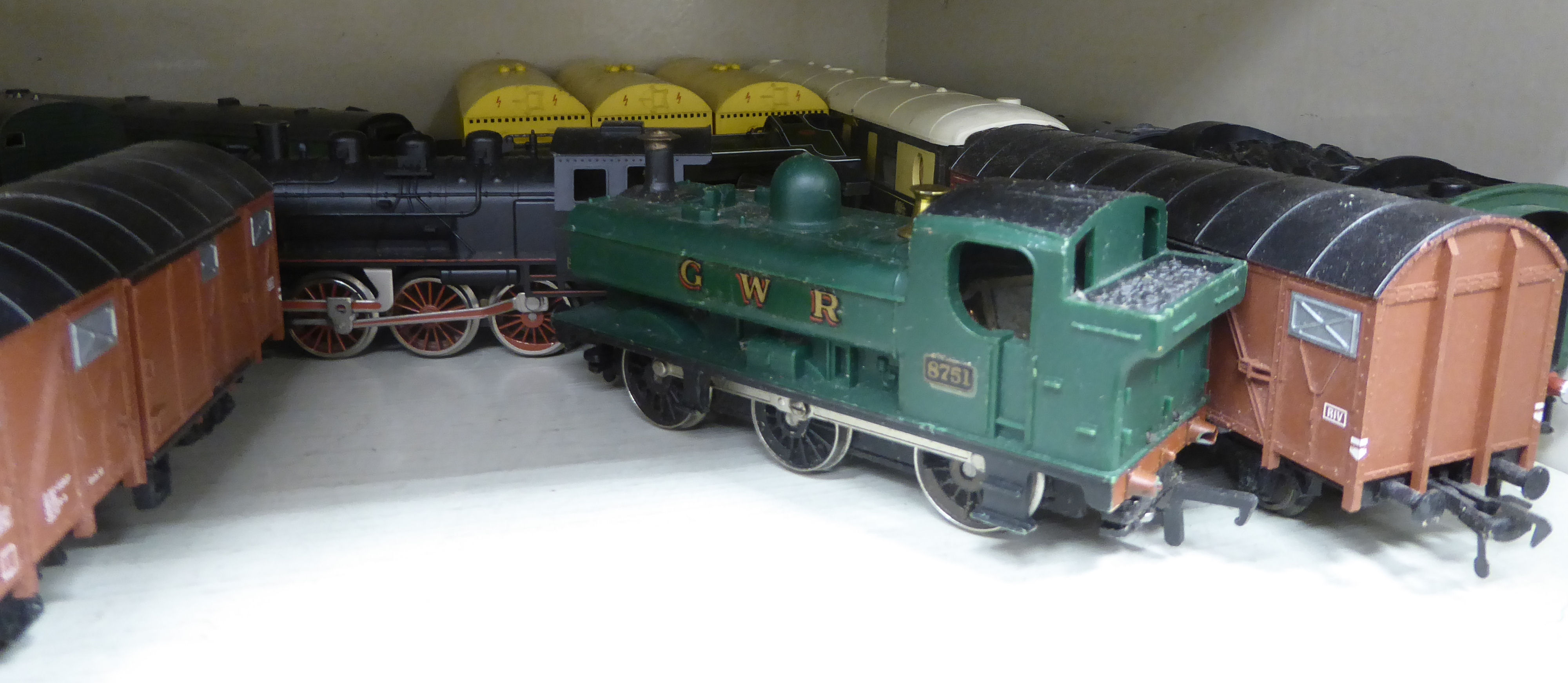 00 gauge and HO gauge model railway accessories: to include a Mallard 4-6-2 locomotive OS2 - Image 5 of 5