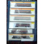 N gauge model railway accessories: to include four Arnold passenger coaches boxed CA