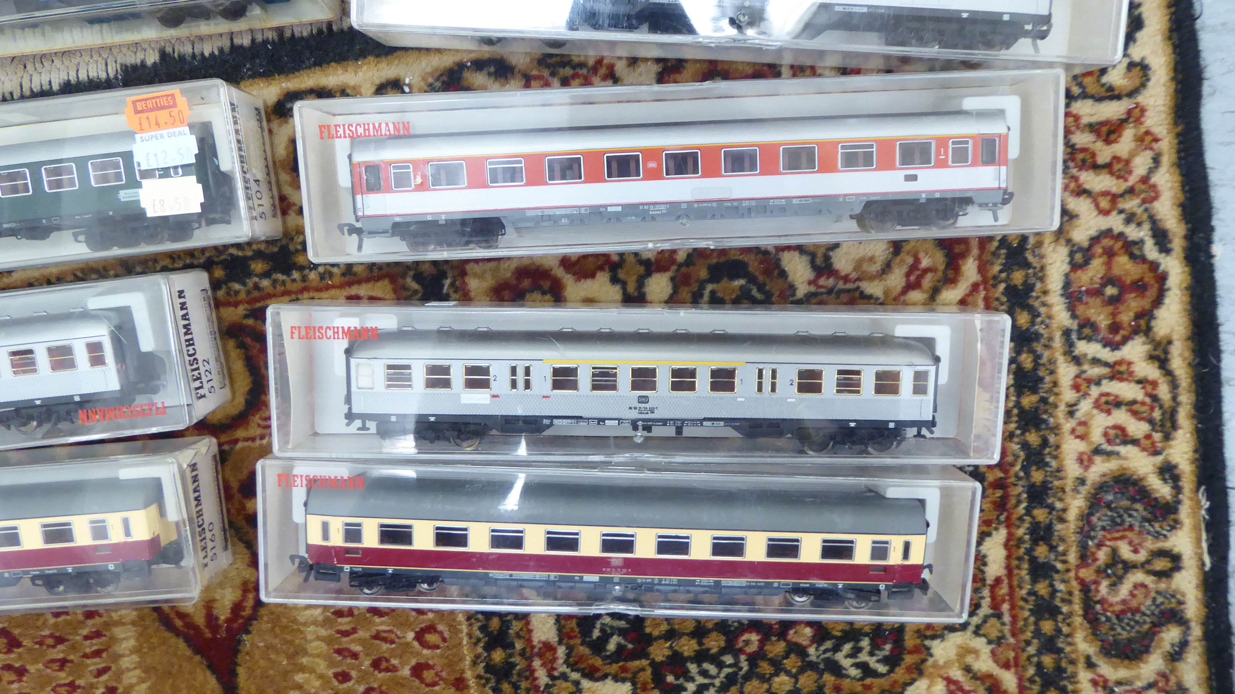 Fleischmann HO gauge model railway accessories: to include an Intercity Express and various coaches - Image 7 of 8