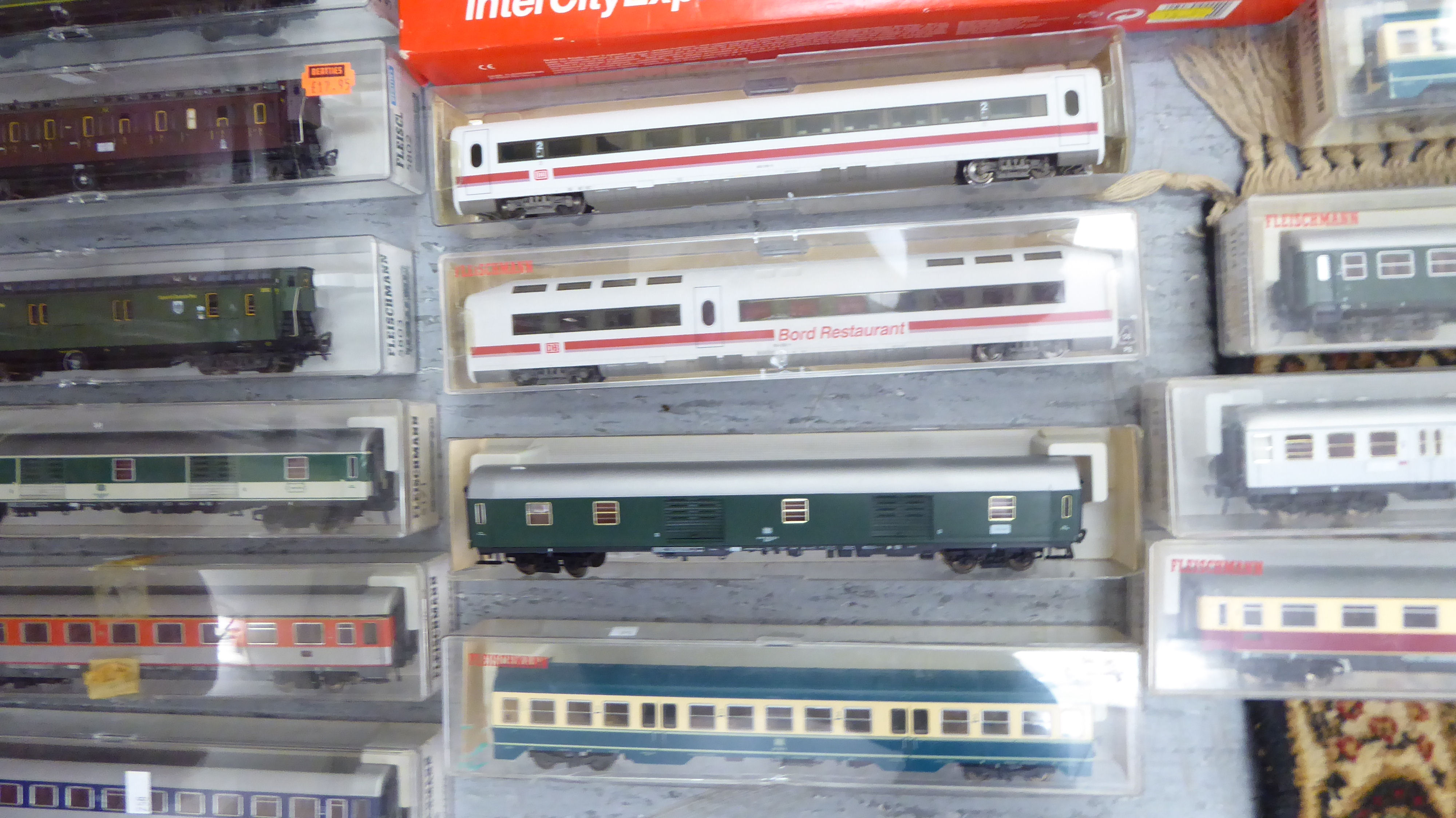 Fleischmann HO gauge model railway accessories: to include an Intercity Express and various coaches - Image 3 of 8