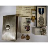 A mixed lot: to include a 9ct gold Masonic pendant OS10