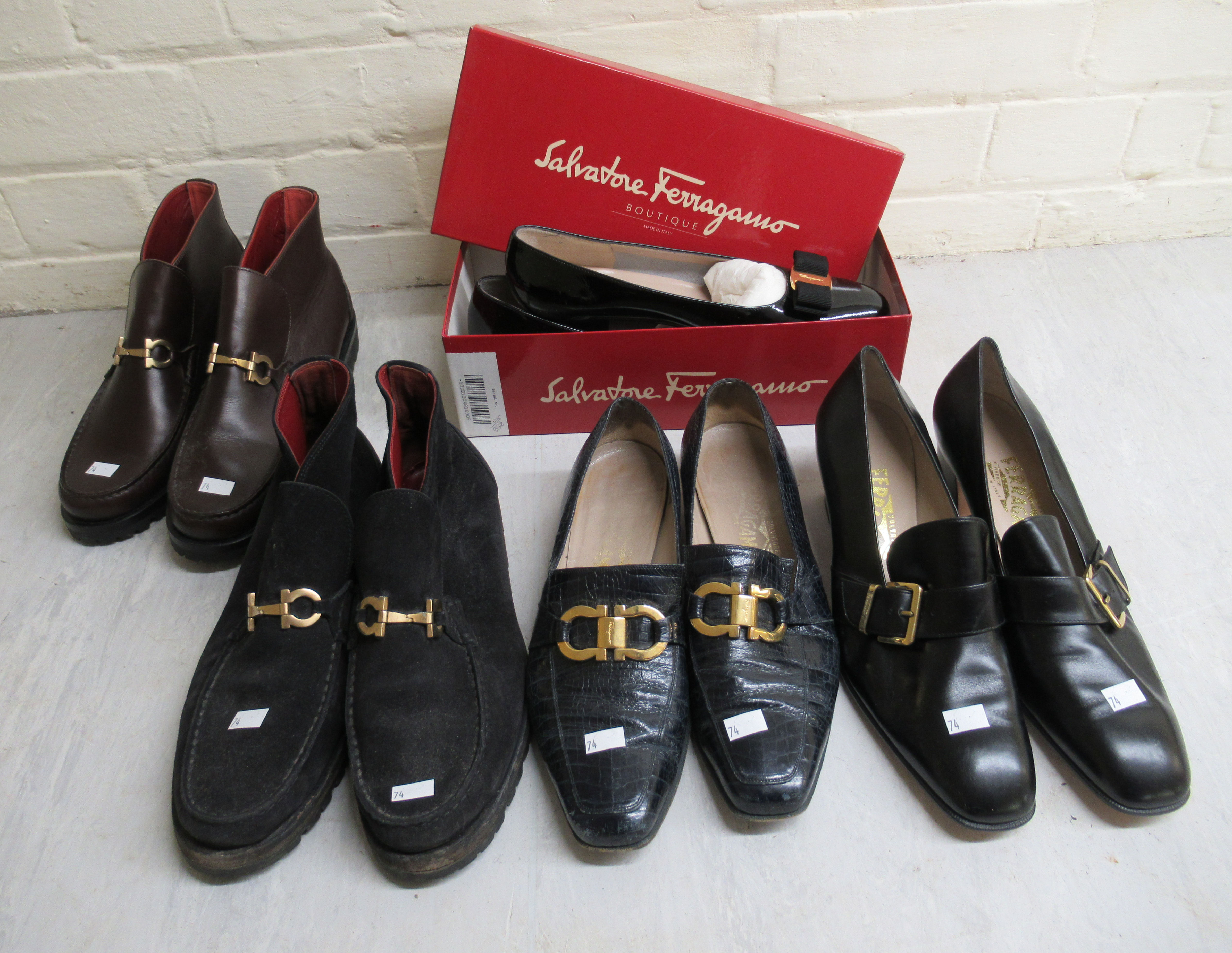 Ladies shoes, viz. five pairs by Salvatore Ferragamo approx.