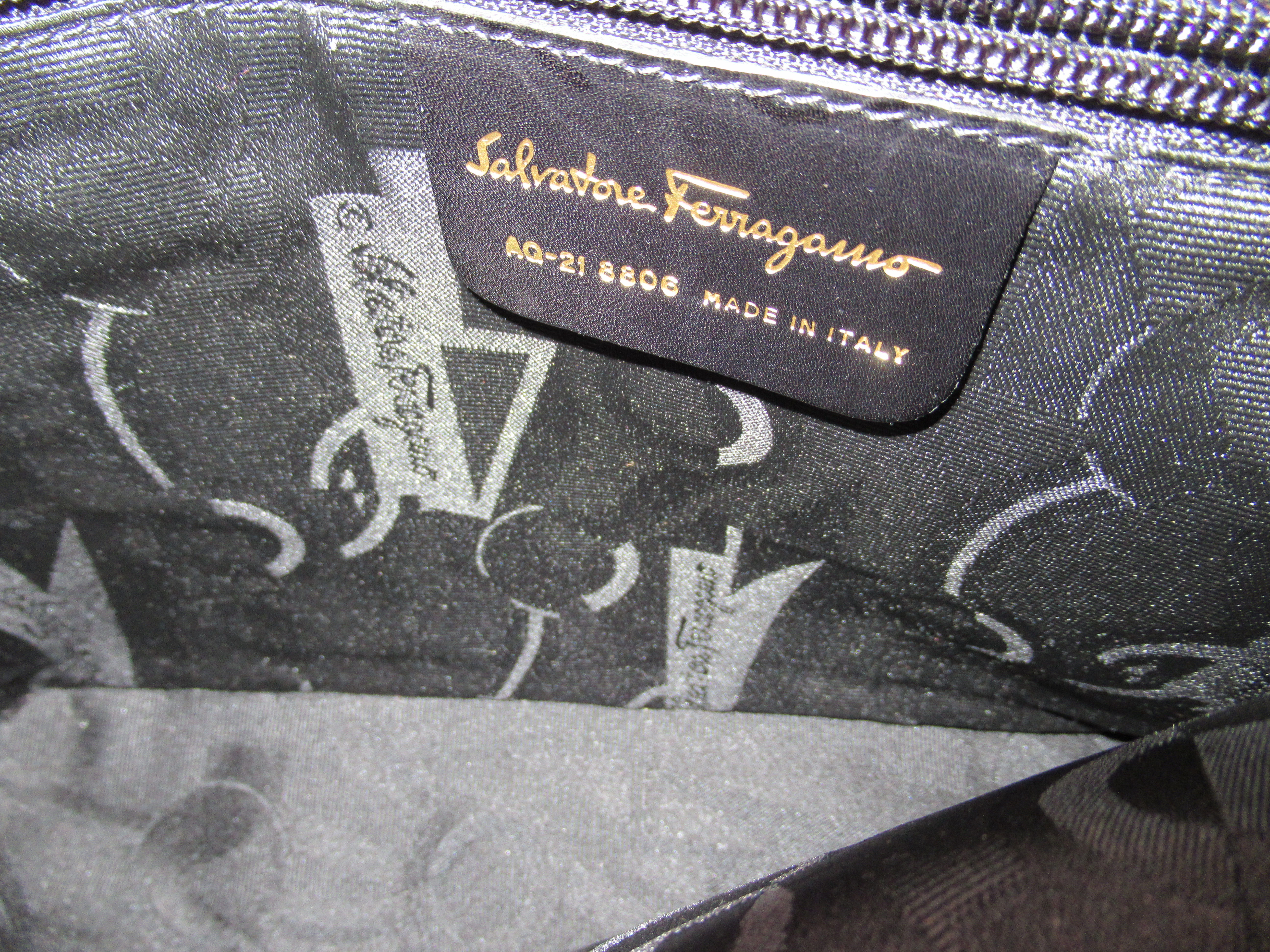 A Salvatore Ferragamo black leather tote bag OS6 - Image 3 of 3