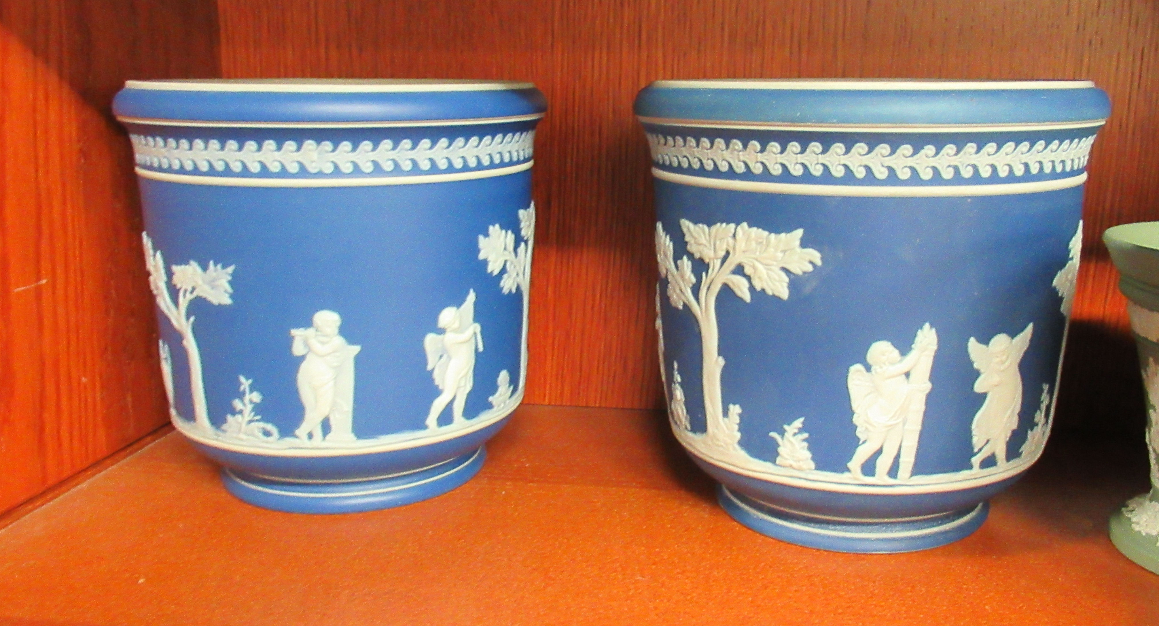 Decorative ceramics: to include a pair of Wedgwood Jasper ware style planters 7''h; - Image 3 of 3