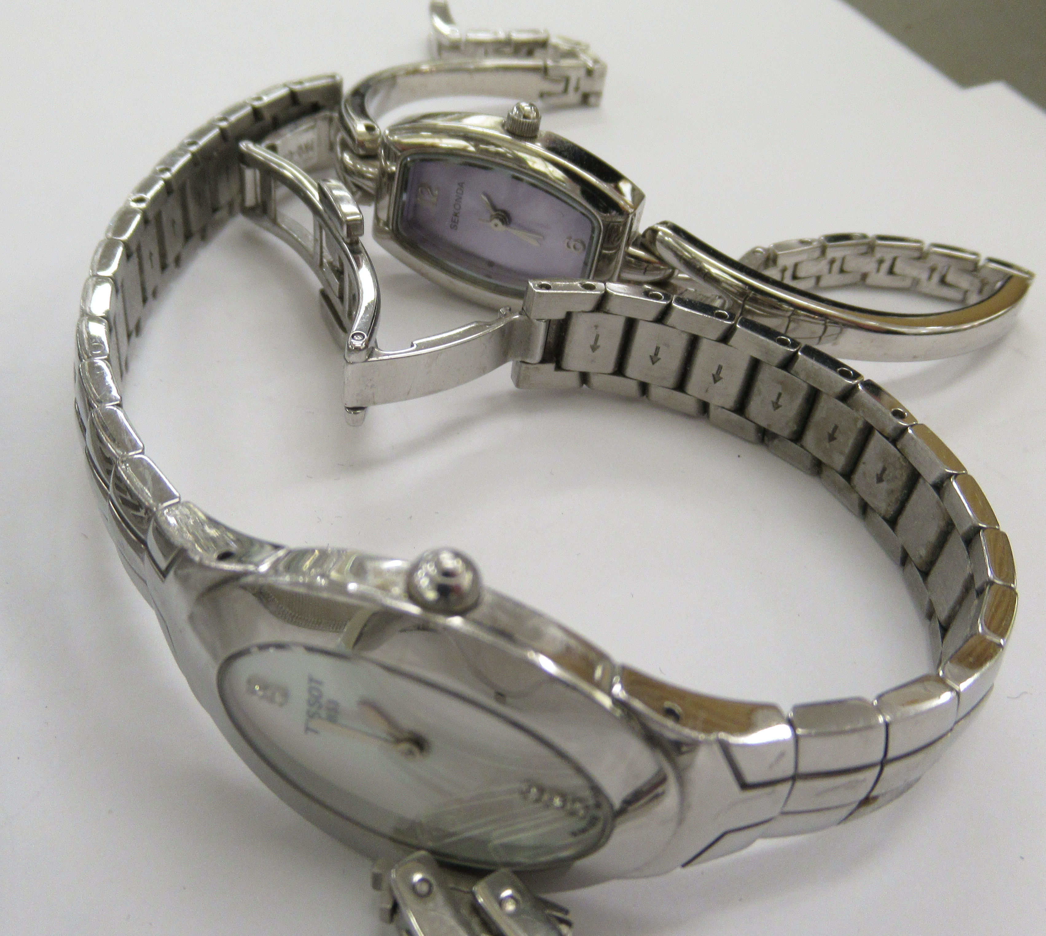 Ladies wristwatches: to include a stainless steel cased fossil bracelet watch with a baton dial - Image 3 of 5