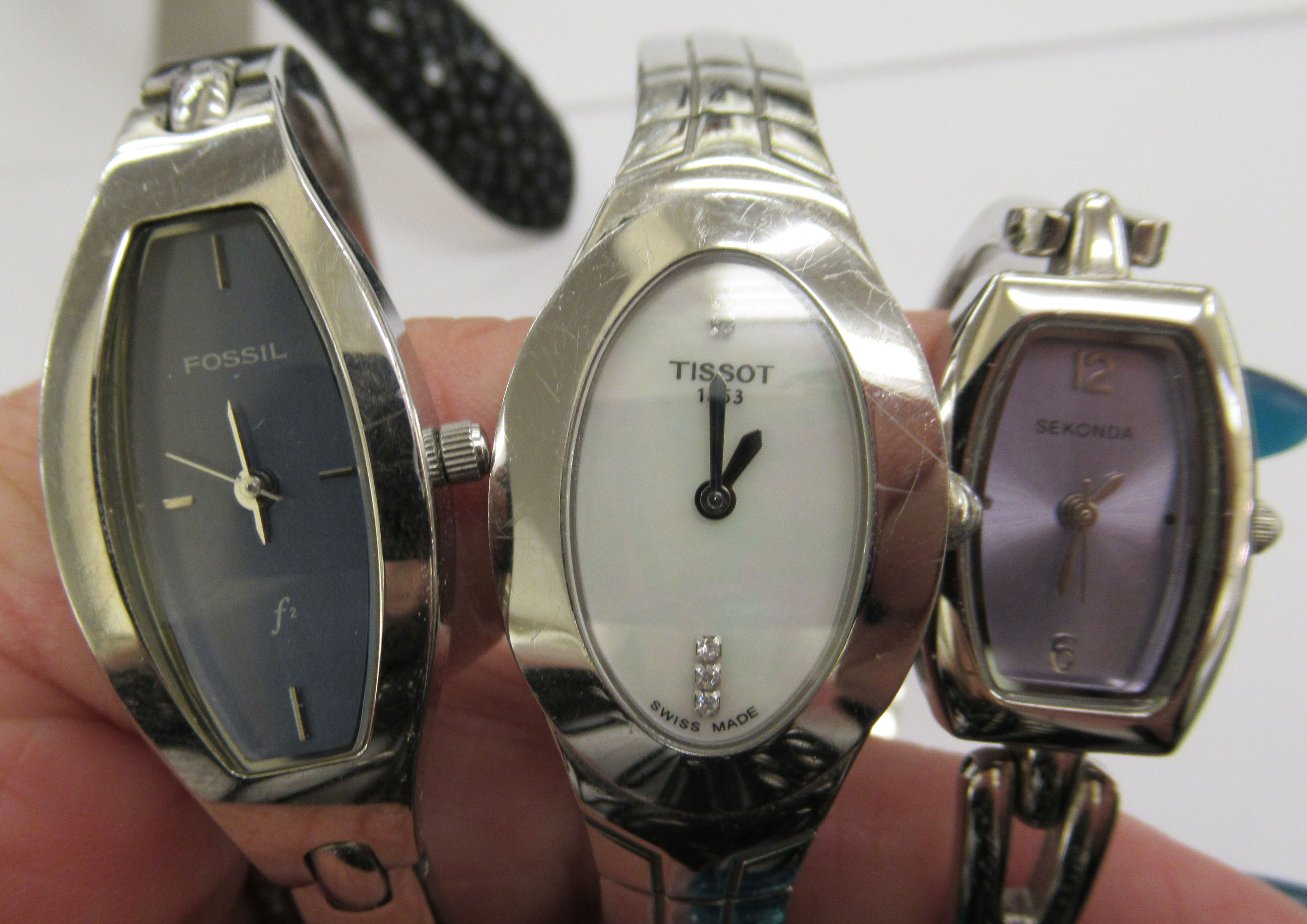 Ladies wristwatches: to include a stainless steel cased fossil bracelet watch with a baton dial - Image 4 of 5