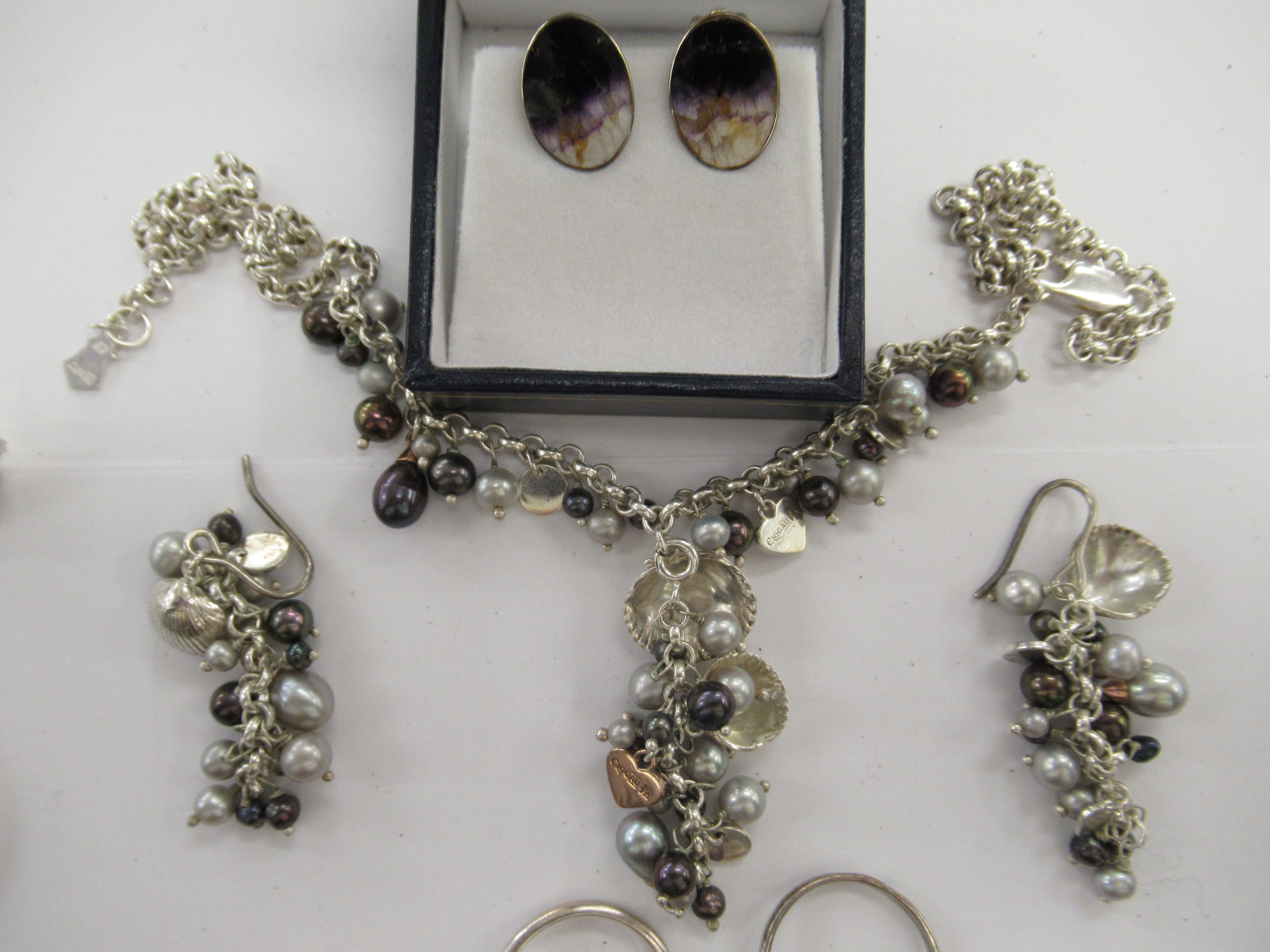 Silver designer jewellery: to include Cogau pearl and scallop shell necklace and matching earrings - Image 4 of 4