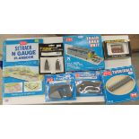 N gauge model railway accessories, Peco trains, a turntable,