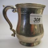 An early 20thC silver half pint tankard of ogee form London 1917 11