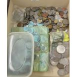 Uncollated coins and banknotes: to include commemorative Crowns CS