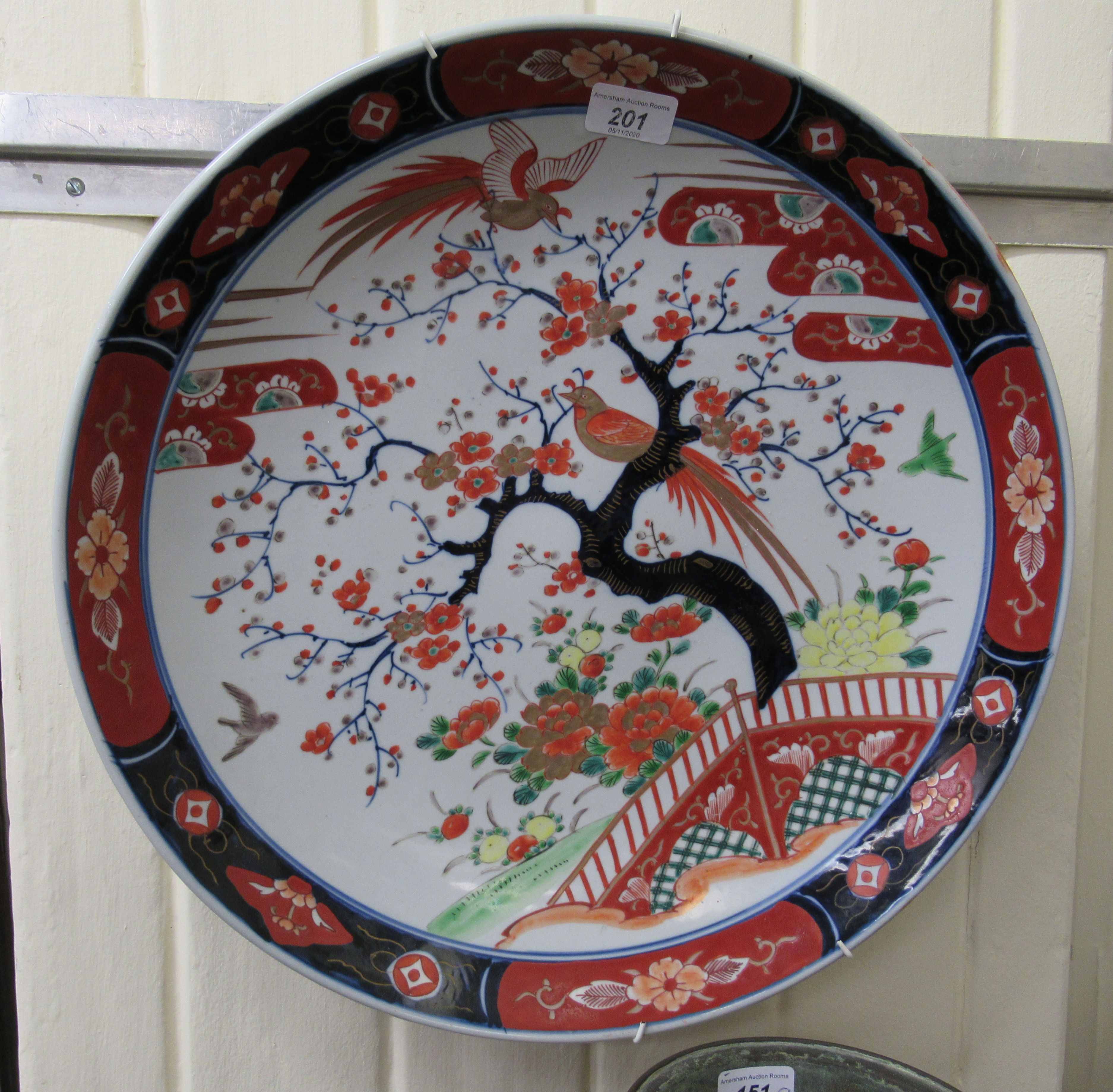 An early 20thC Japanese Imari porcelain charger,