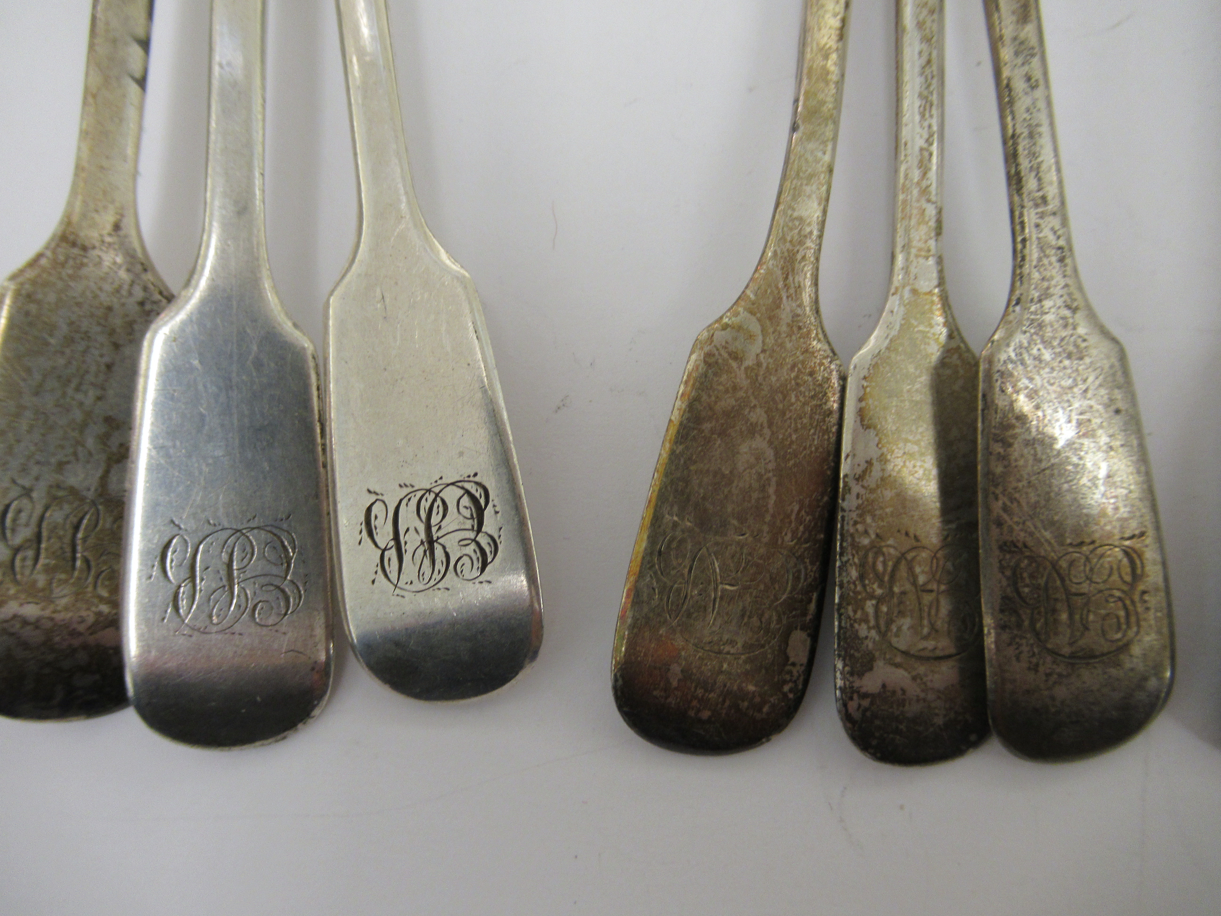 Silver fiddle pattern teaspoons mixed marks 11 - Image 2 of 4