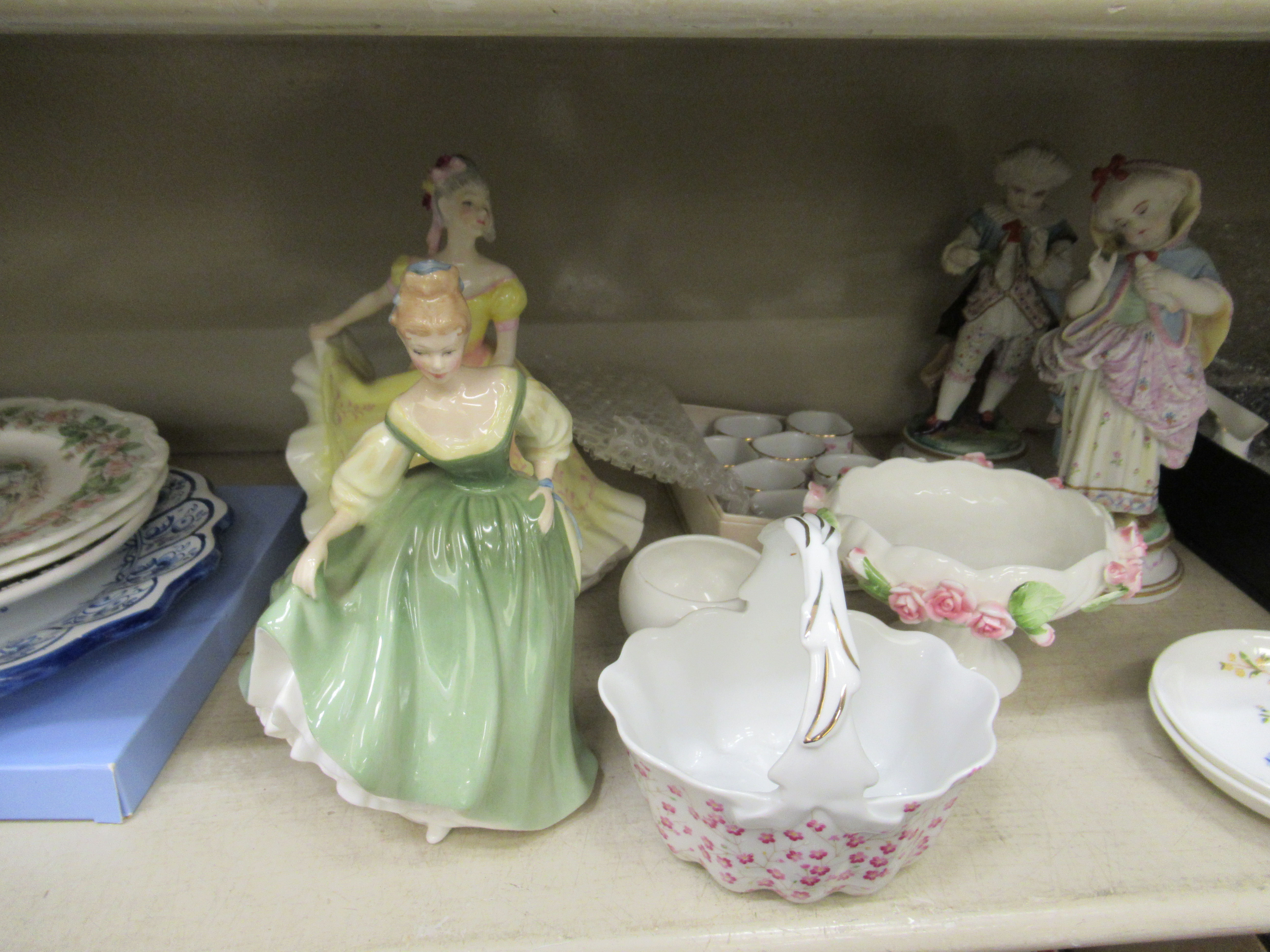 Decorative ceramics: to include two Royal Doulton figures, viz. - Bild 3 aus 4