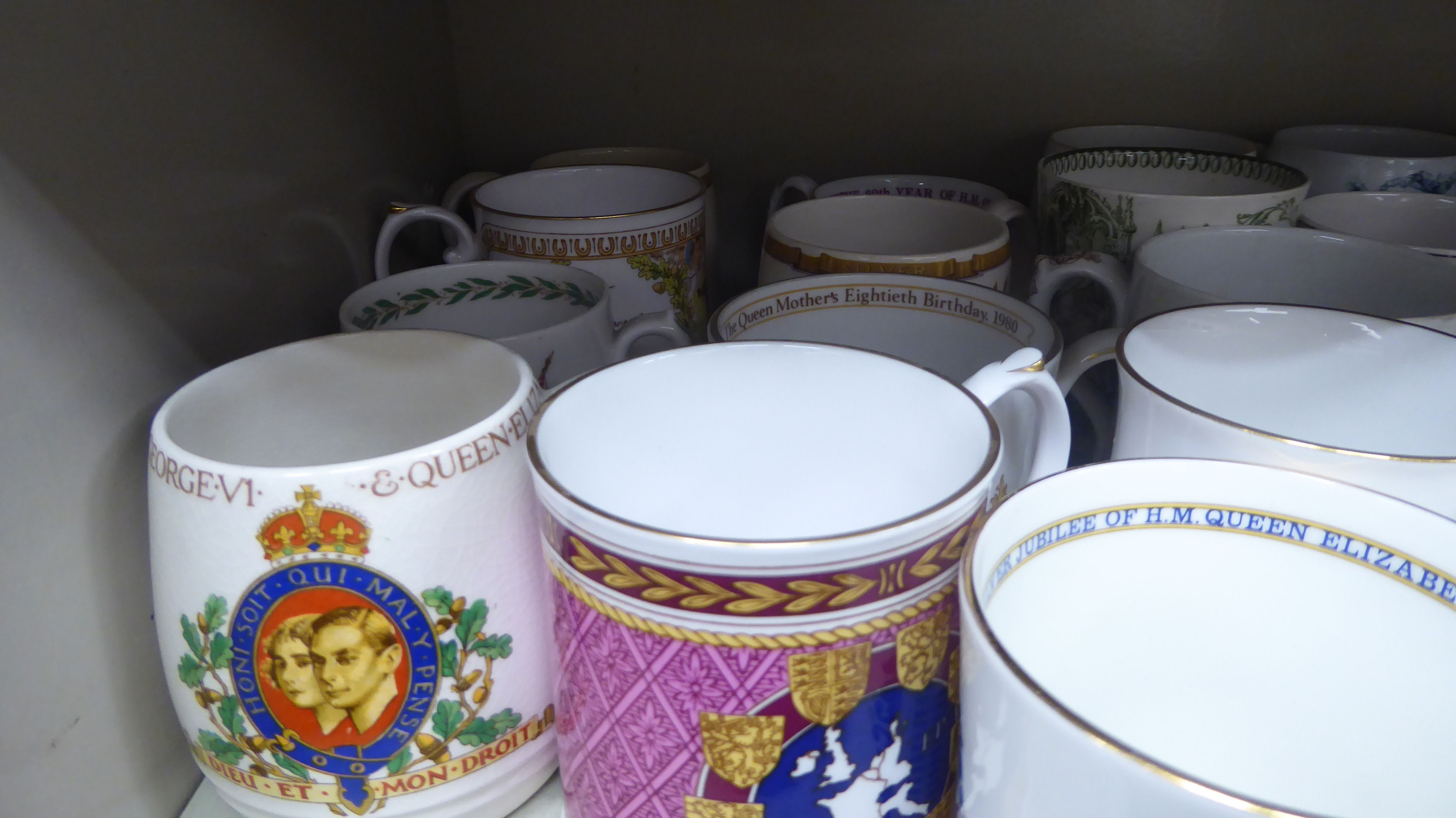 20thC china Royal commemorative mugs and beakers: to include one celebrating the Coronation of - Bild 2 aus 4