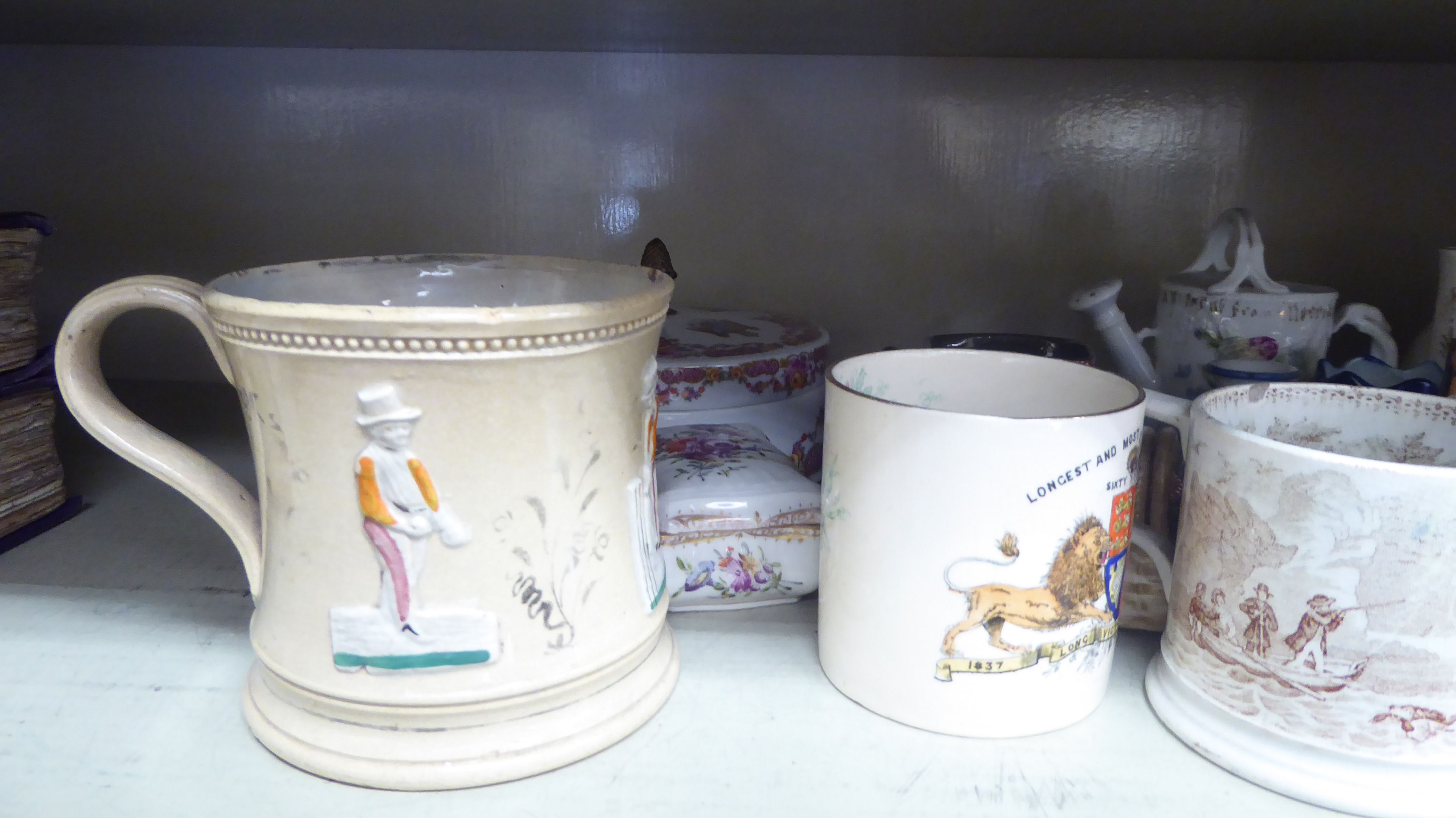 Ceramics: to include a late 18thC Worcester Flight porcelain tea bowl OS1 - Bild 2 aus 4