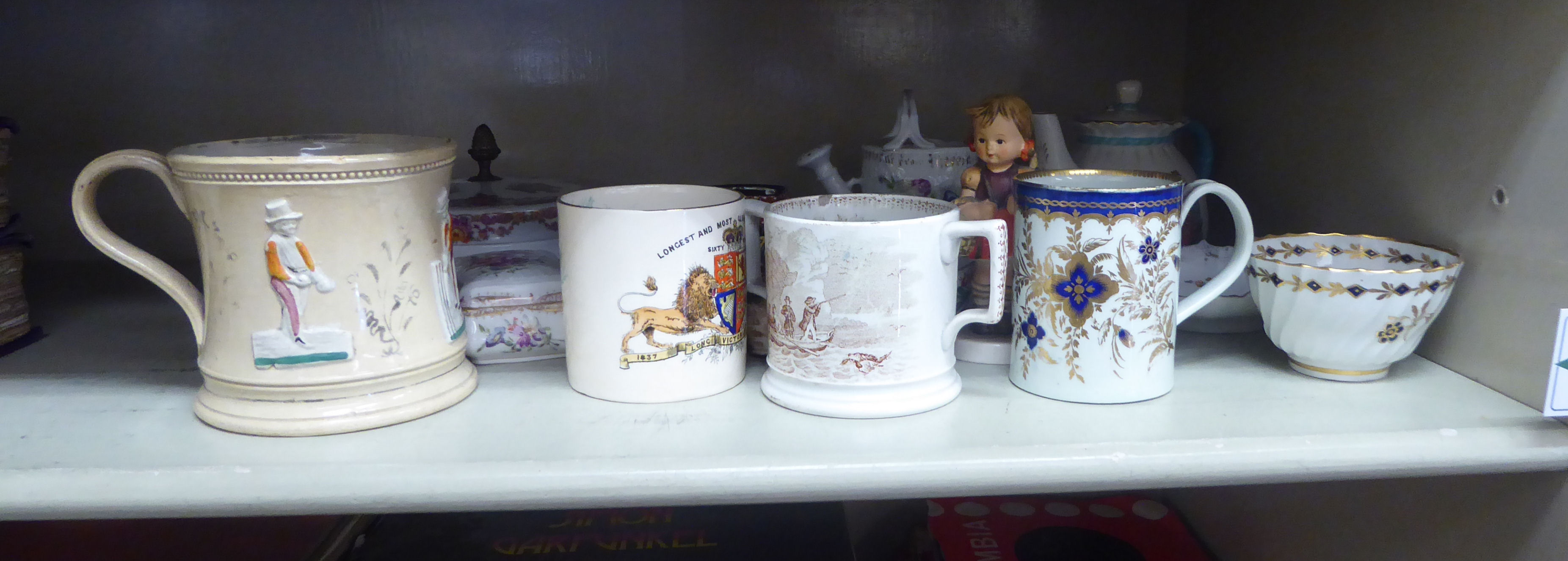 Ceramics: to include a late 18thC Worcester Flight porcelain tea bowl OS1
