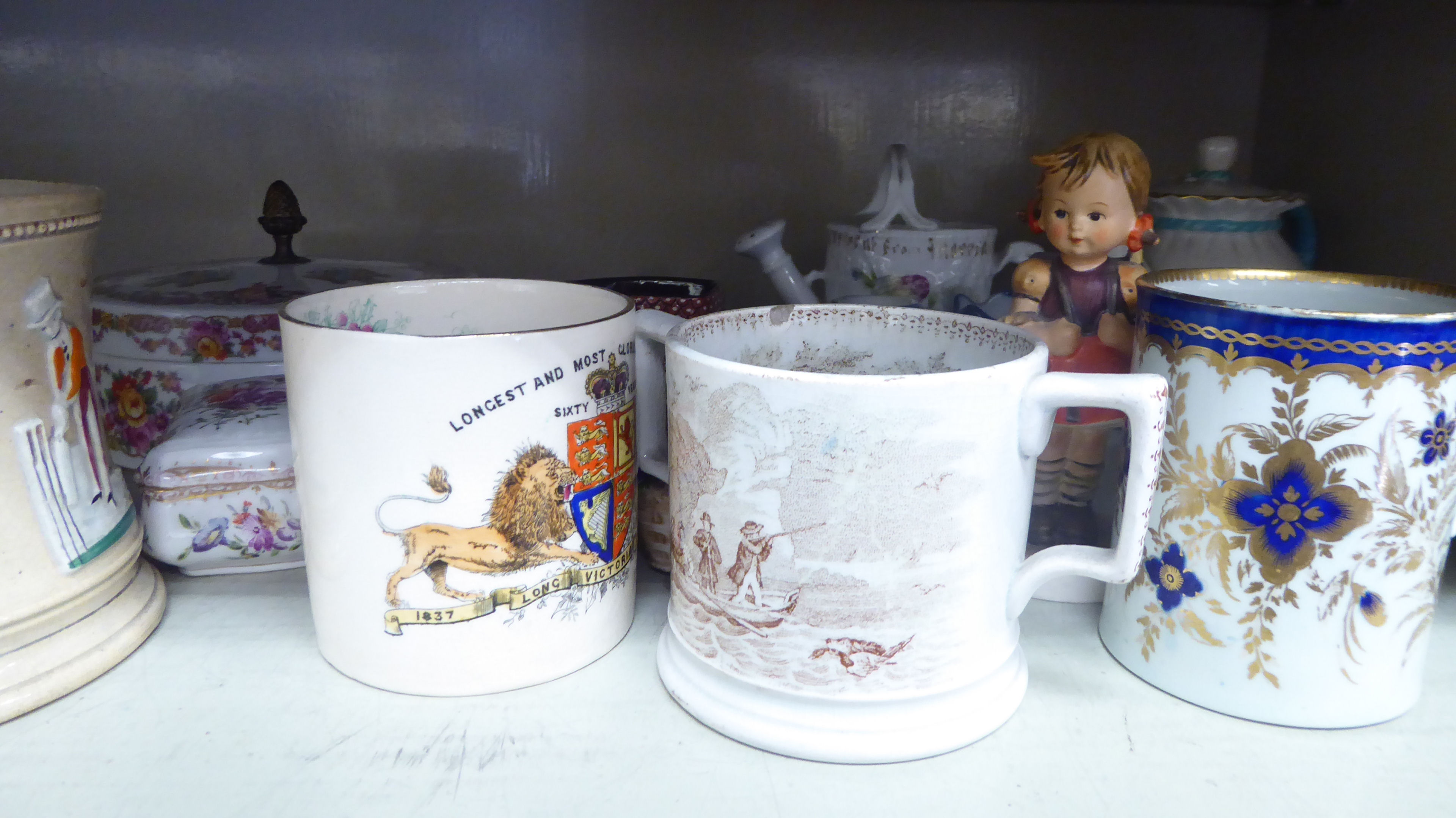 Ceramics: to include a late 18thC Worcester Flight porcelain tea bowl OS1 - Bild 3 aus 4