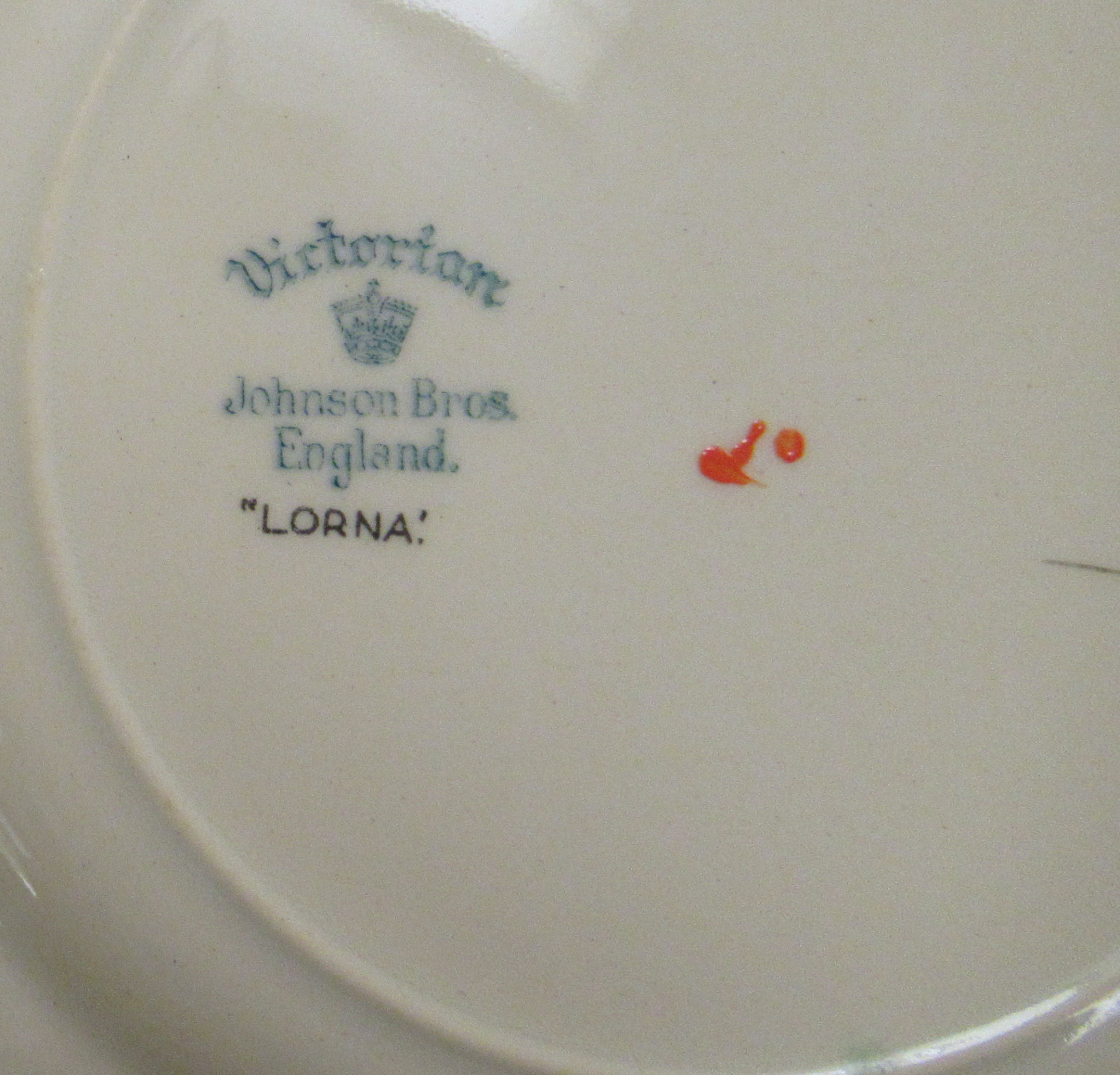 A Johnson Brothers Victorian pattern china dinner service; and a late Victorian china tea set, - Bild 5 aus 5