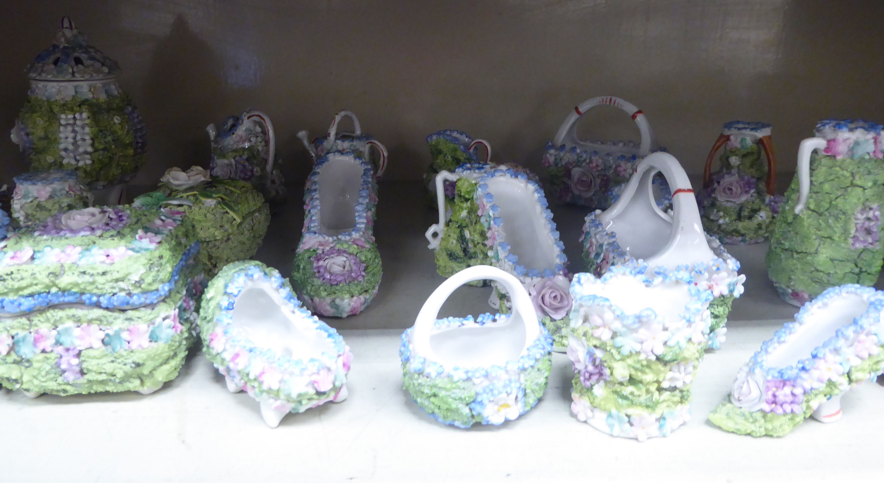 Continental porcelain vases, model shoes and ornaments, - Bild 3 aus 4