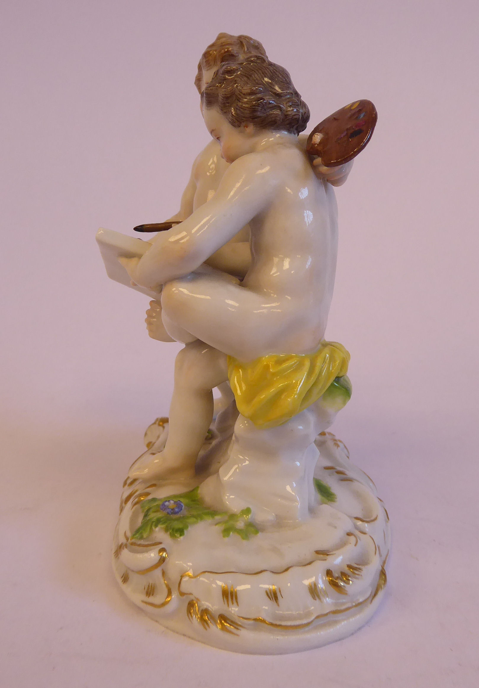 An early 20thC Meissen porcelain group, featuring two cherubic figures with an artist's board (No. - Bild 4 aus 5
