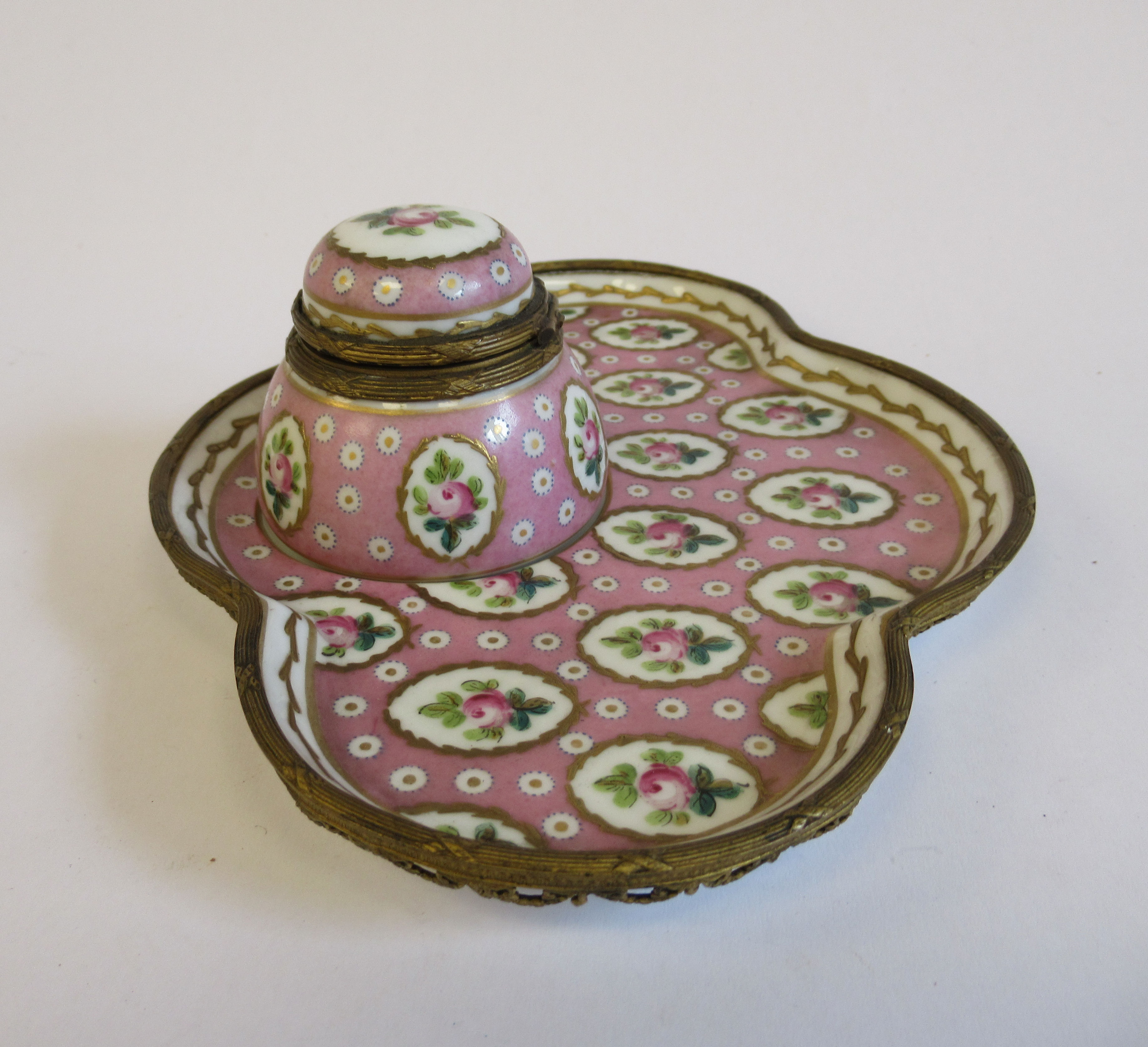 A 19thC Continental gilt metal mounted porcelain inkwell, on a matching, oval, lobed saucer, - Image 2 of 7
