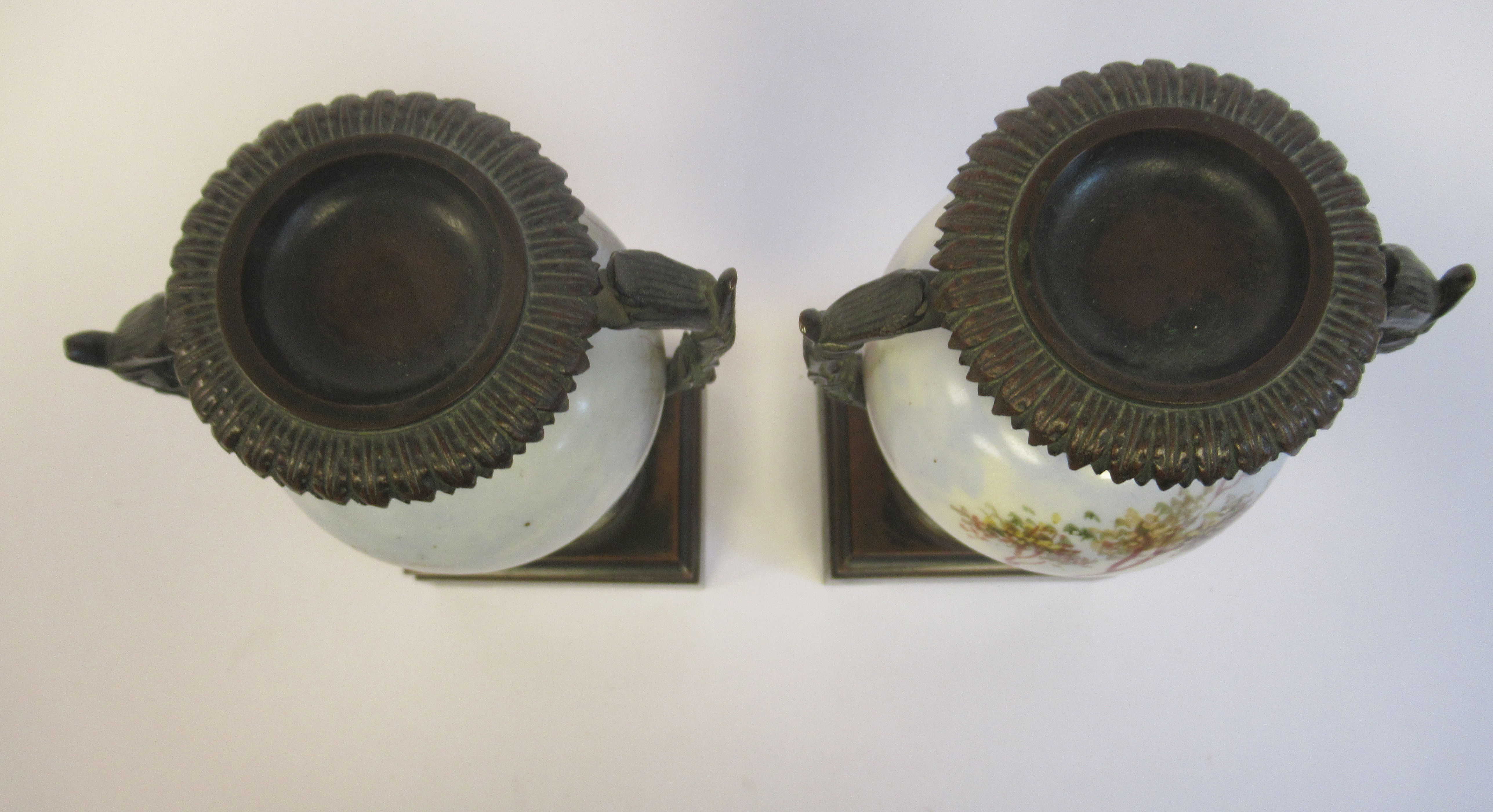 A pair of late 19thC patinated bronze and porcelain mounted and painted candleholder style, - Bild 4 aus 4