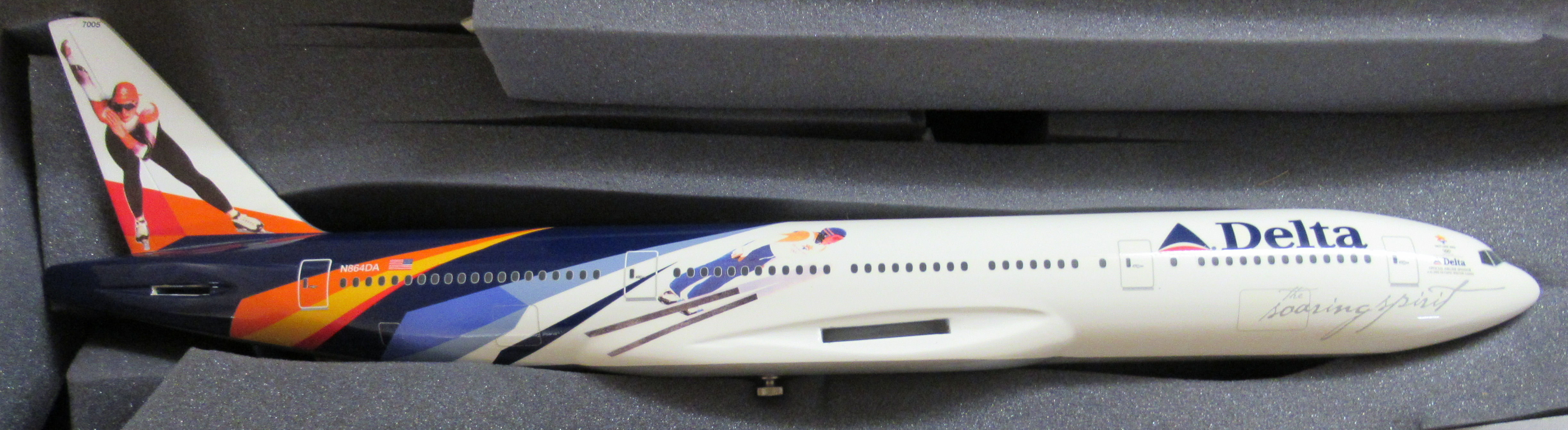 A scale model Delta 7005 aeroplane not assembled boxed (completeness not guaranteed) BSR - Image 2 of 3