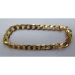 A 9ct gold curb link bracelet 11