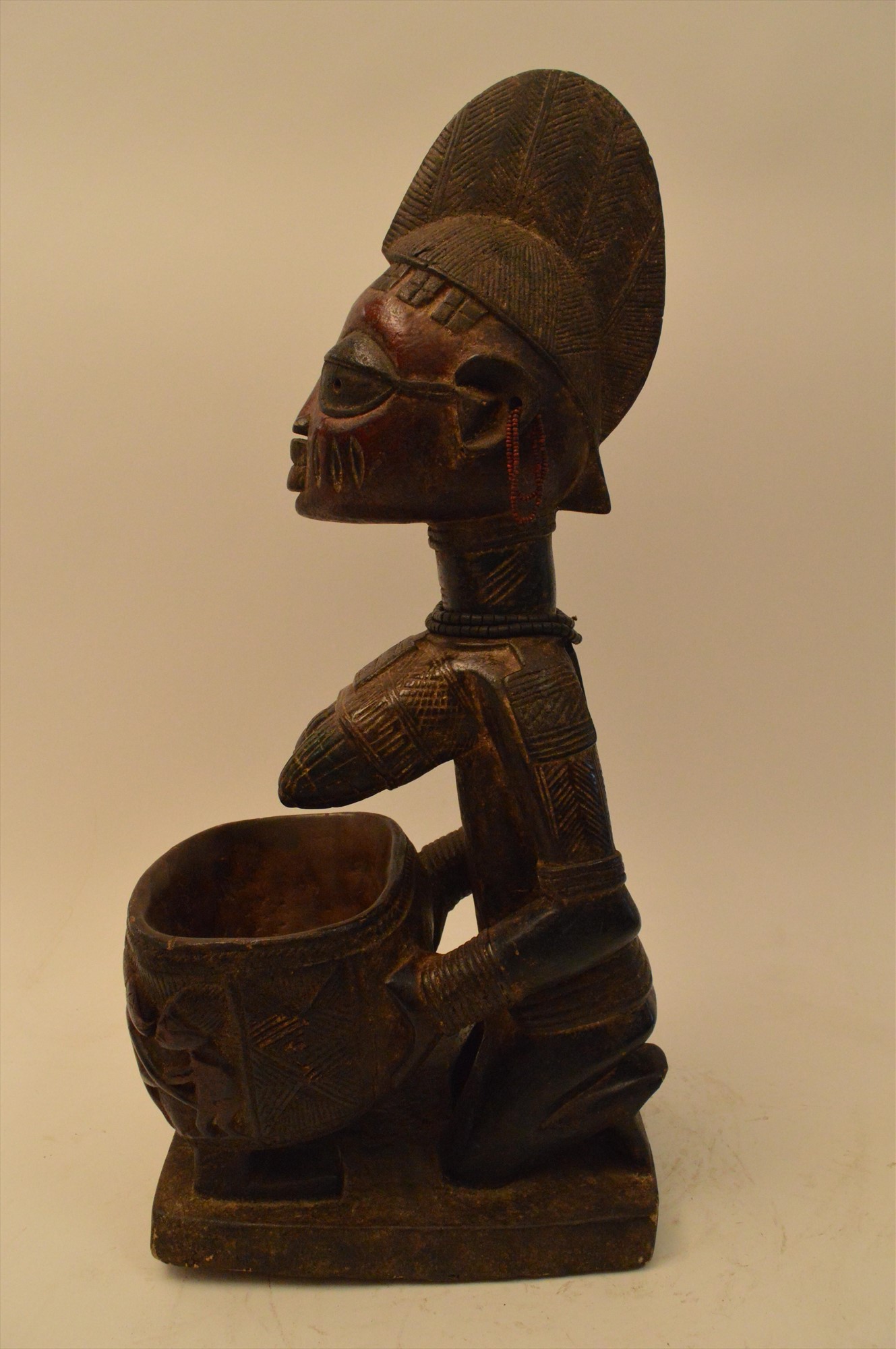 Yoruba figure - Image 2 of 6